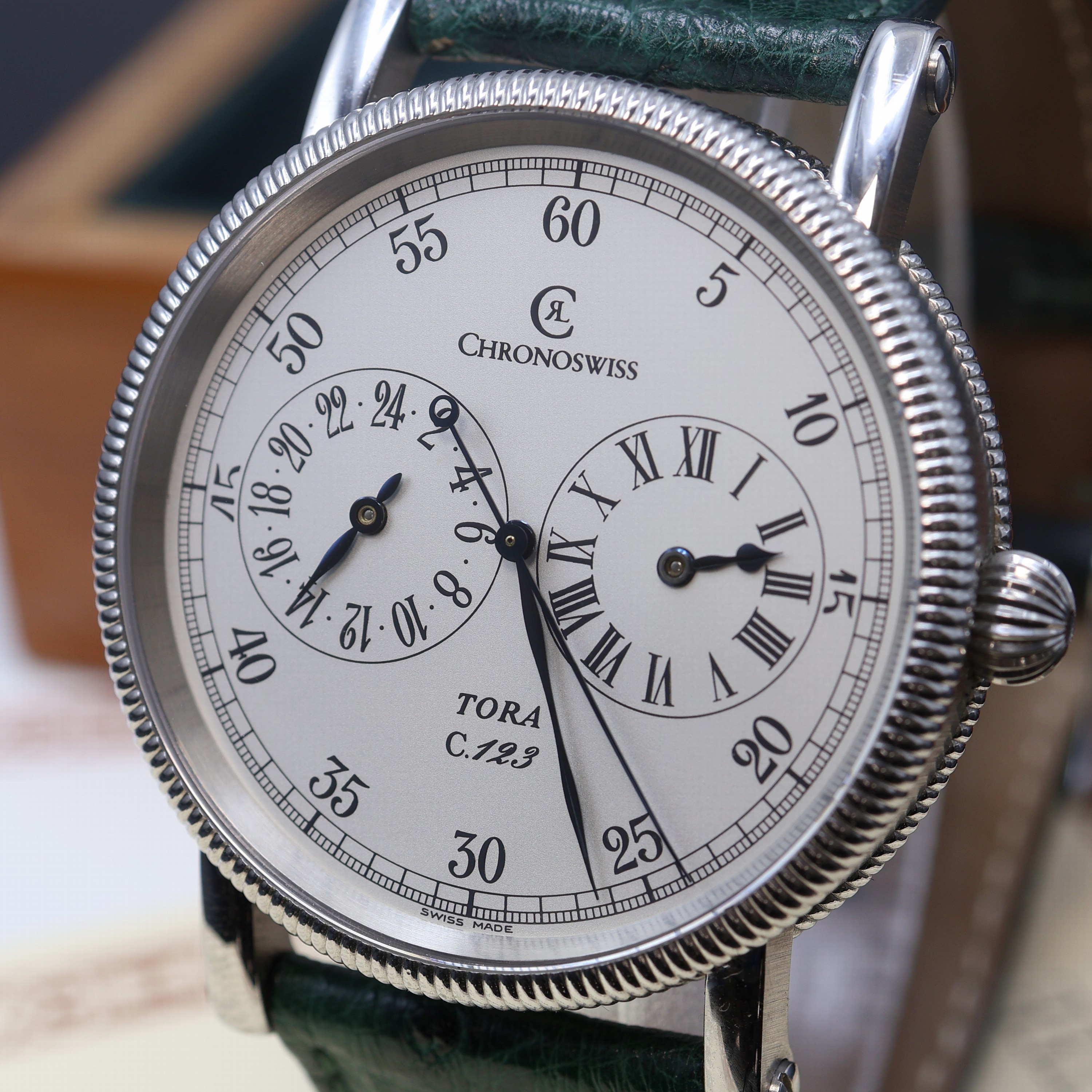 Detail a: CHRONOSSWISS Herrenarmbanduhr Modell Tora Referenz CH 1323, Automatik, Edelstahlgeh. inkl. Lederband m. orig. Dornschl., beids. vergl., Boden ...