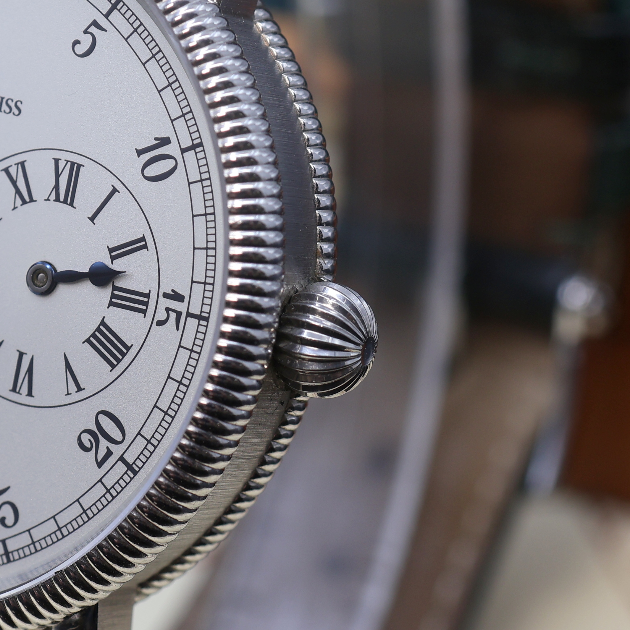 Detail b: CHRONOSSWISS Herrenarmbanduhr Modell Tora Referenz CH 1323, Automatik, Edelstahlgeh. inkl. Lederband m. orig. Dornschl., beids. vergl., Boden ...
