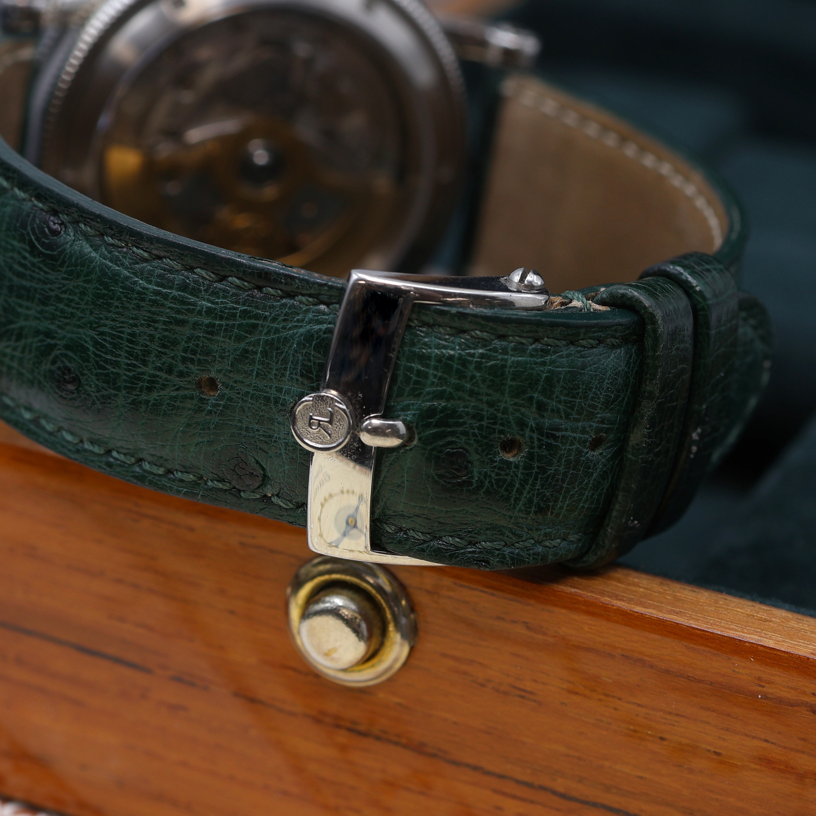Detail c: CHRONOSSWISS Herrenarmbanduhr Modell Tora Referenz CH 1323, Automatik, Edelstahlgeh. inkl. Lederband m. orig. Dornschl., beids. vergl., Boden ...