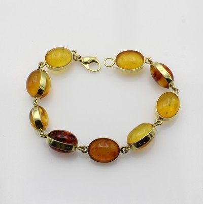 27115076a - Armband mit Bernstein, GG 585/000, ovale Bernsteincabochons zus. ca. 50 ct, L. ca. 22 cm ...