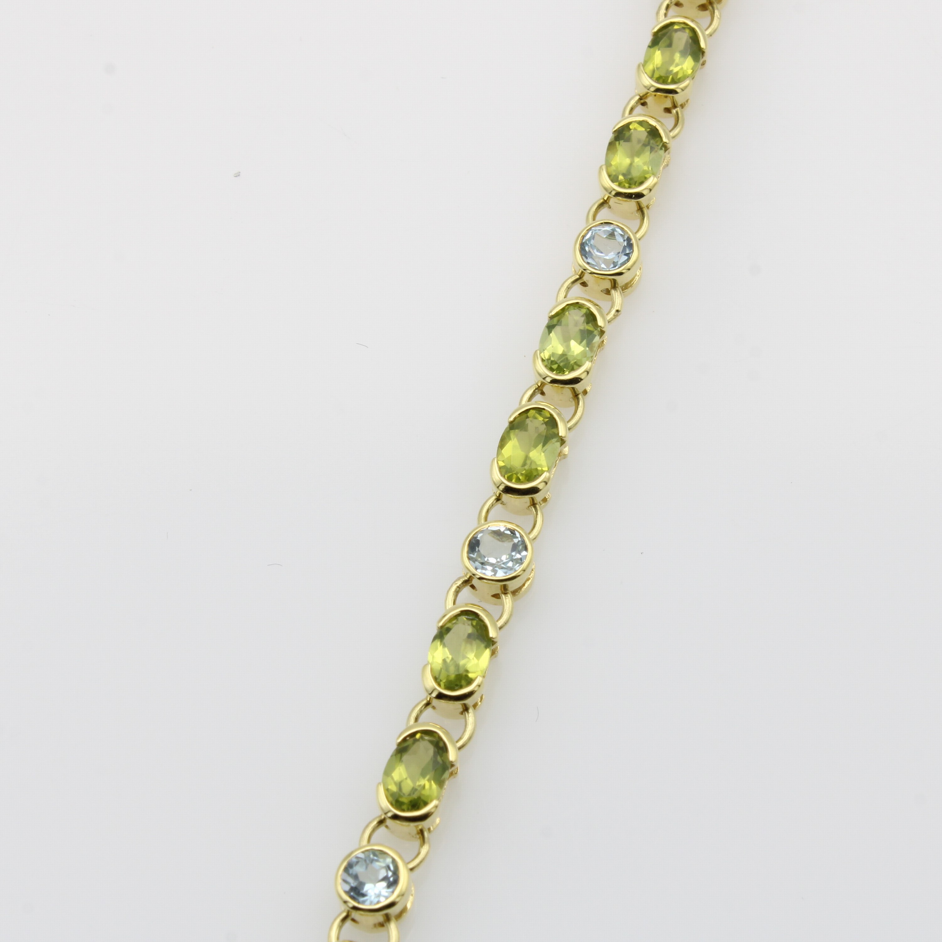 Image 27115151 - Armband mit Peridots und Aquamarinen, GG 585/000, ovale u. runde Farbsteine zus. ca. 6 ...