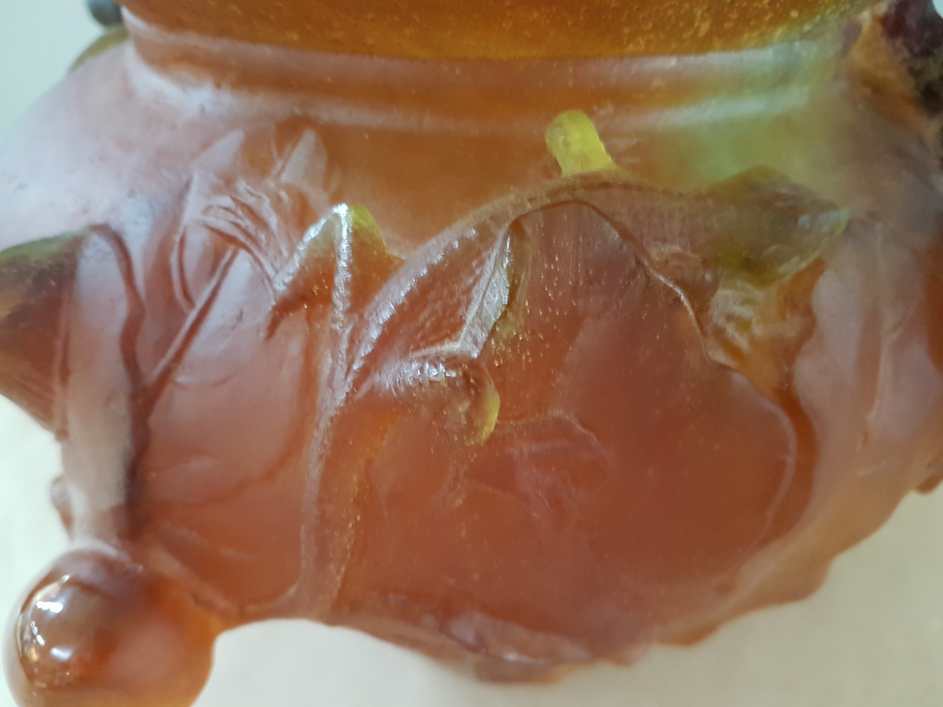 Detail d: Große Pate-de-Verre-Vase, wohl Daum, Nancy, 20. Jh., schweres dickwandiges Glas mit gelben, dunkelroten und bernsteinfarbenen Einschmelzungen, ...