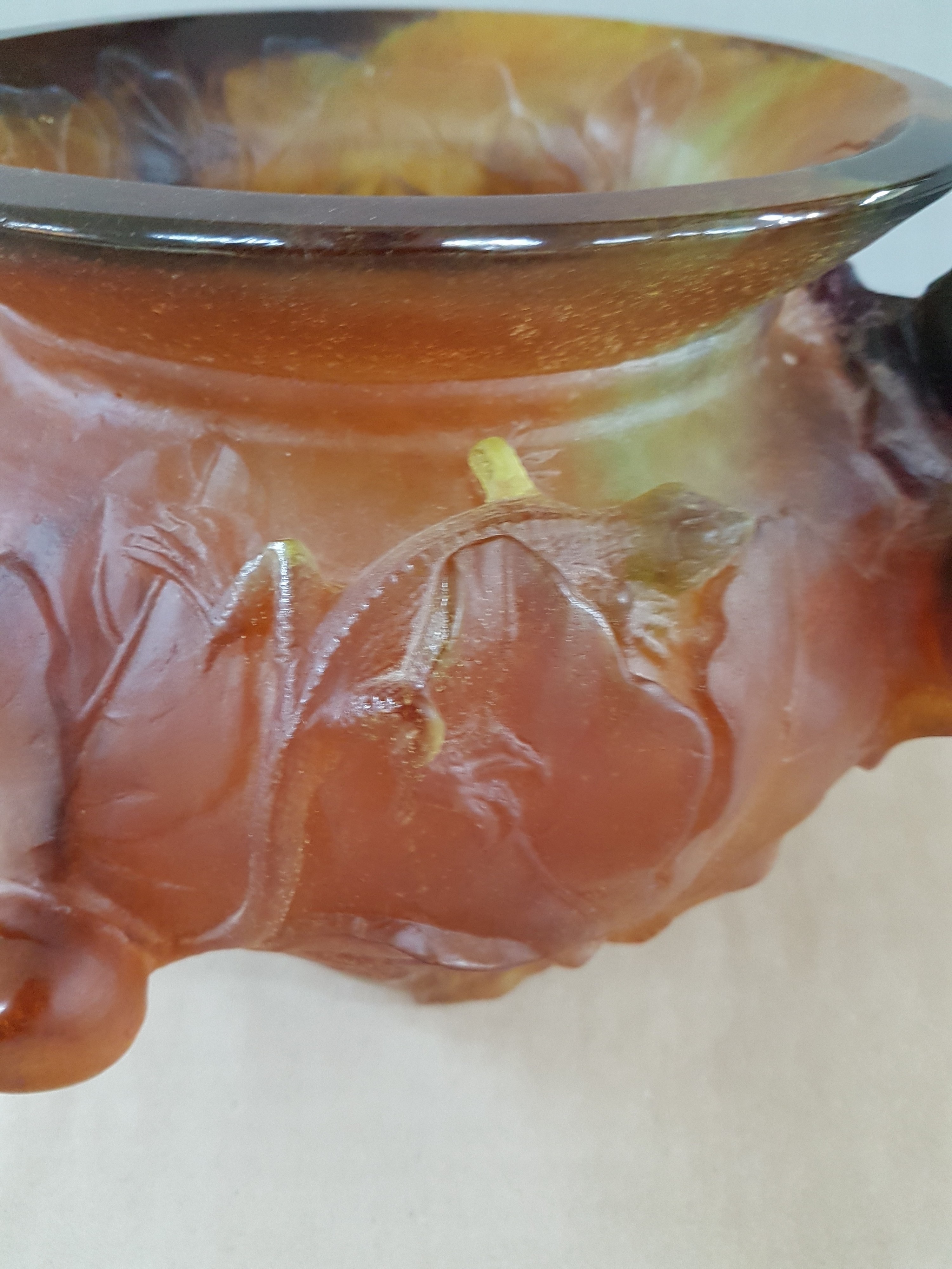 Detail m: Große Pate-de-Verre-Vase, wohl Daum, Nancy, 20. Jh., schweres dickwandiges Glas mit gelben, dunkelroten und bernsteinfarbenen Einschmelzungen, ...