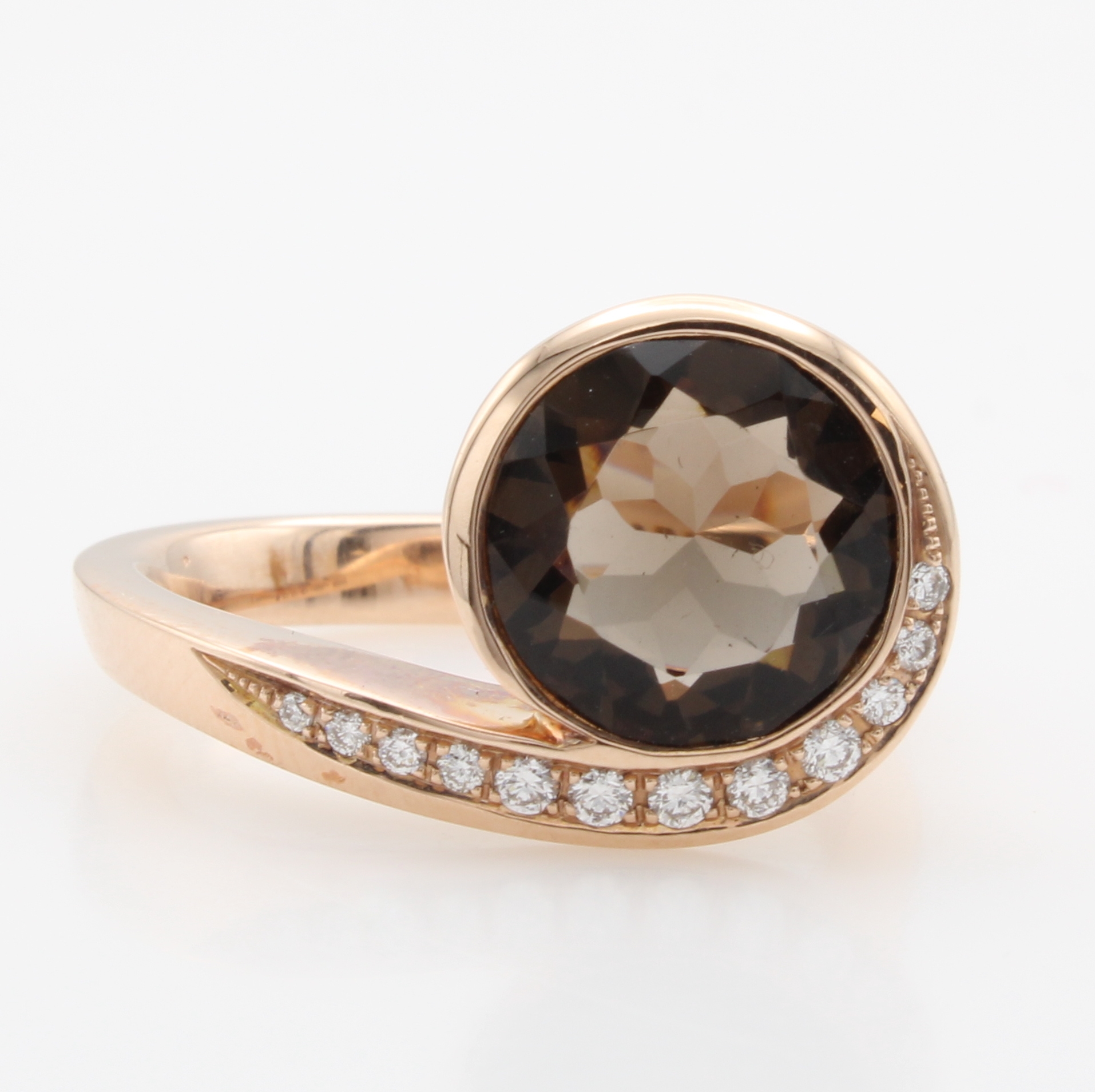 Image 27115177 - Ring mit Rauchquarz und Brillanten, RG 585/000, versetzt gearb., runder, fac. Rauch- ...