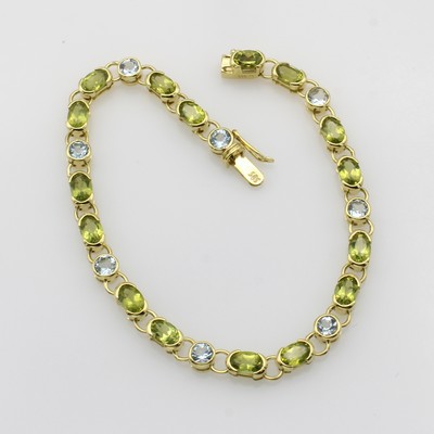 27115151a - Armband mit Peridots und Aquamarinen, GG 585/000, ovale u. runde Farbsteine zus. ca. 6 ...