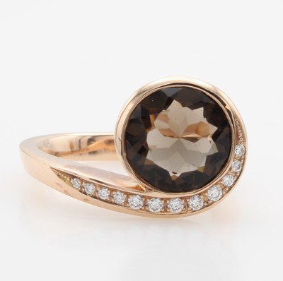 Image Ring mit Rauchquarz und Brillanten, RG 585/000, versetzt gearb., runder, fac. Rauch- ...