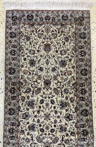 27115192a - Esfahan fein, China, Ende 20.Jhd, Korkwolle, ca. 485 x 82 cm, Reinigungsbedürftig, ...