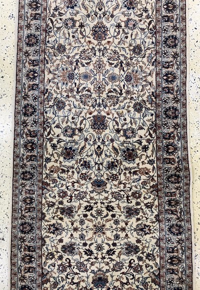 27115192c - Esfahan fein, China, Ende 20.Jhd, Korkwolle, ca. 485 x 82 cm, Reinigungsbedürftig, ...