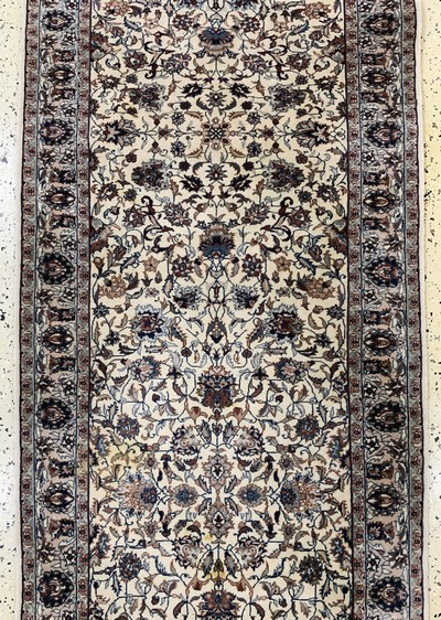 27115192d - Esfahan fein, China, Ende 20.Jhd, Korkwolle, ca. 485 x 82 cm, Reinigungsbedürftig, ...