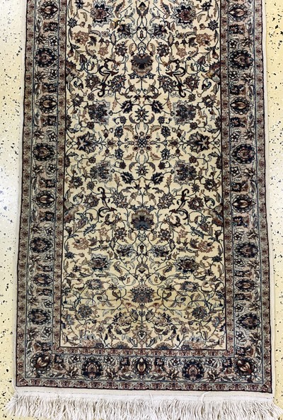 27115192e - Esfahan fein, China, Ende 20.Jhd, Korkwolle, ca. 485 x 82 cm, Reinigungsbedürftig, ...
