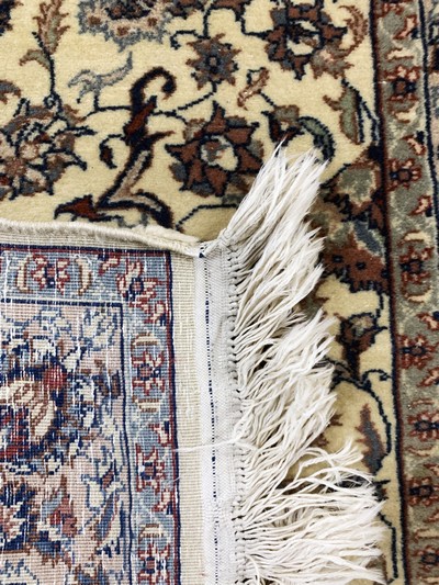 27115192f - Esfahan fein, China, Ende 20.Jhd, Korkwolle, ca. 485 x 82 cm, Reinigungsbedürftig, ...