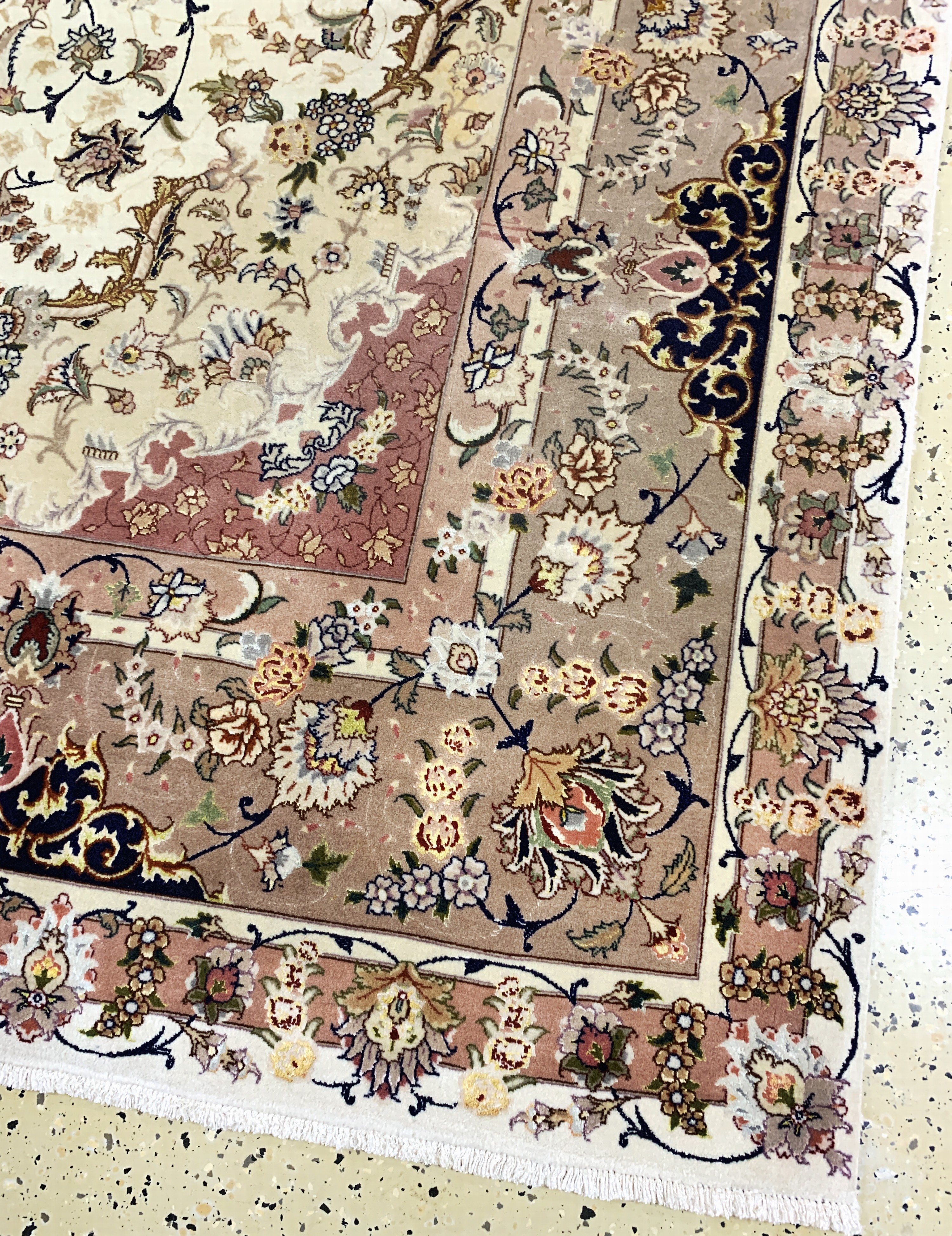 Detail a: Täbriz fein(50 Raj), Persien, Mitte 20.Jhd,Korkwolle mit Seide, ca. 360 x 250 cm, ca. 500.000 Kn/qm, EHZ: 2