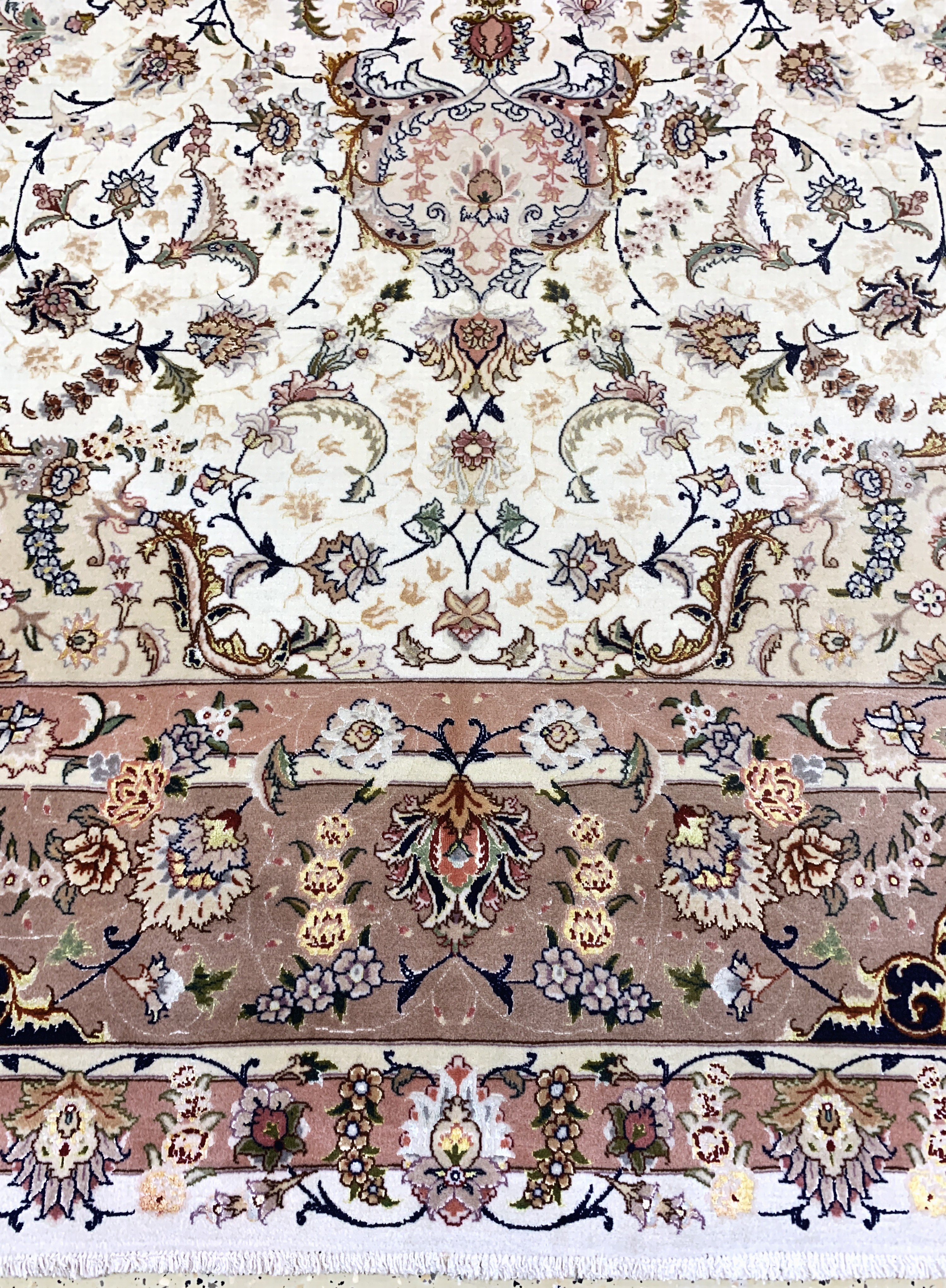 Detail c: Täbriz fein(50 Raj), Persien, Mitte 20.Jhd,Korkwolle mit Seide, ca. 360 x 250 cm, ca. 500.000 Kn/qm, EHZ: 2