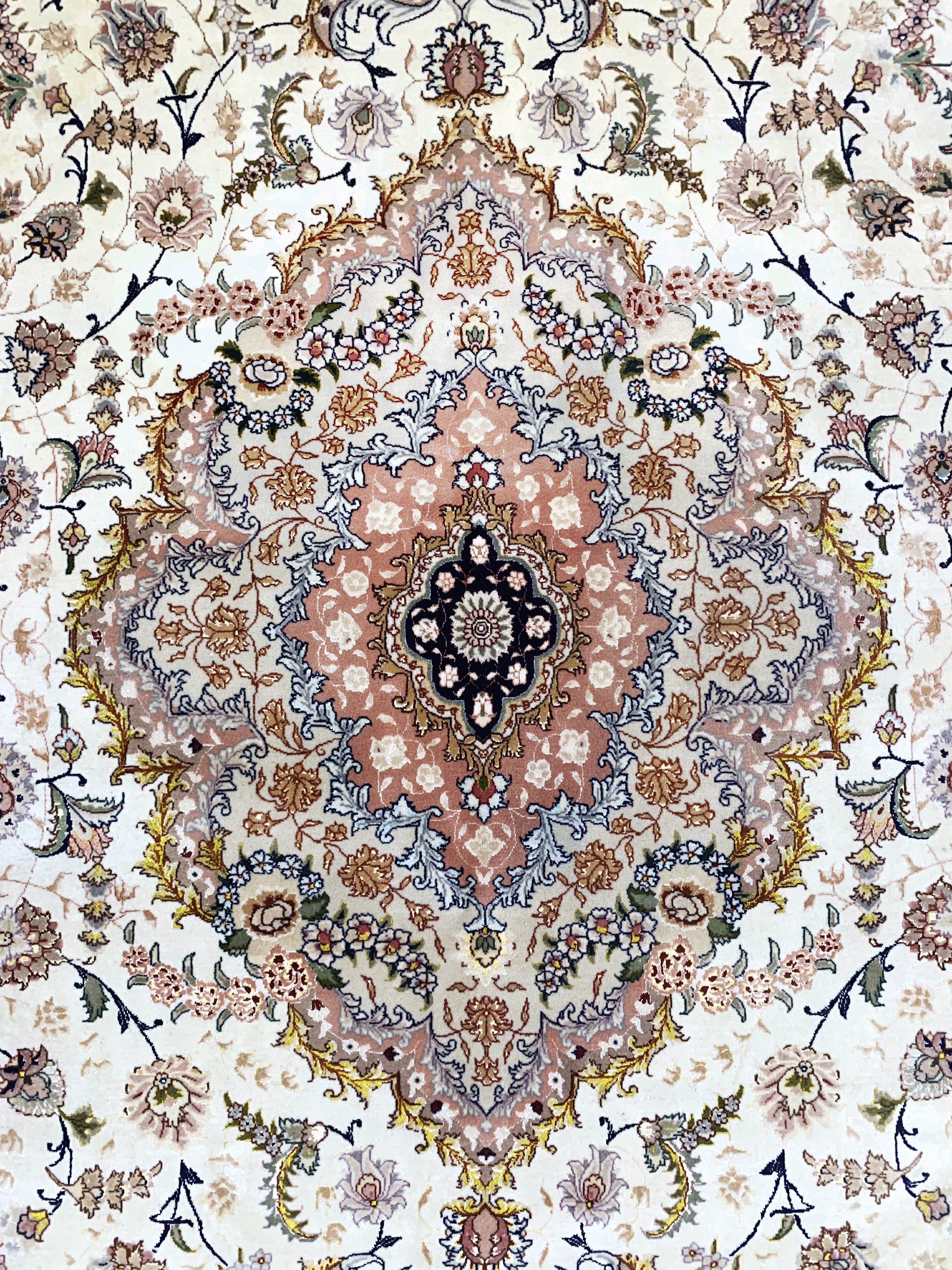 Detail e: Täbriz fein(50 Raj), Persien, Mitte 20.Jhd,Korkwolle mit Seide, ca. 360 x 250 cm, ca. 500.000 Kn/qm, EHZ: 2
