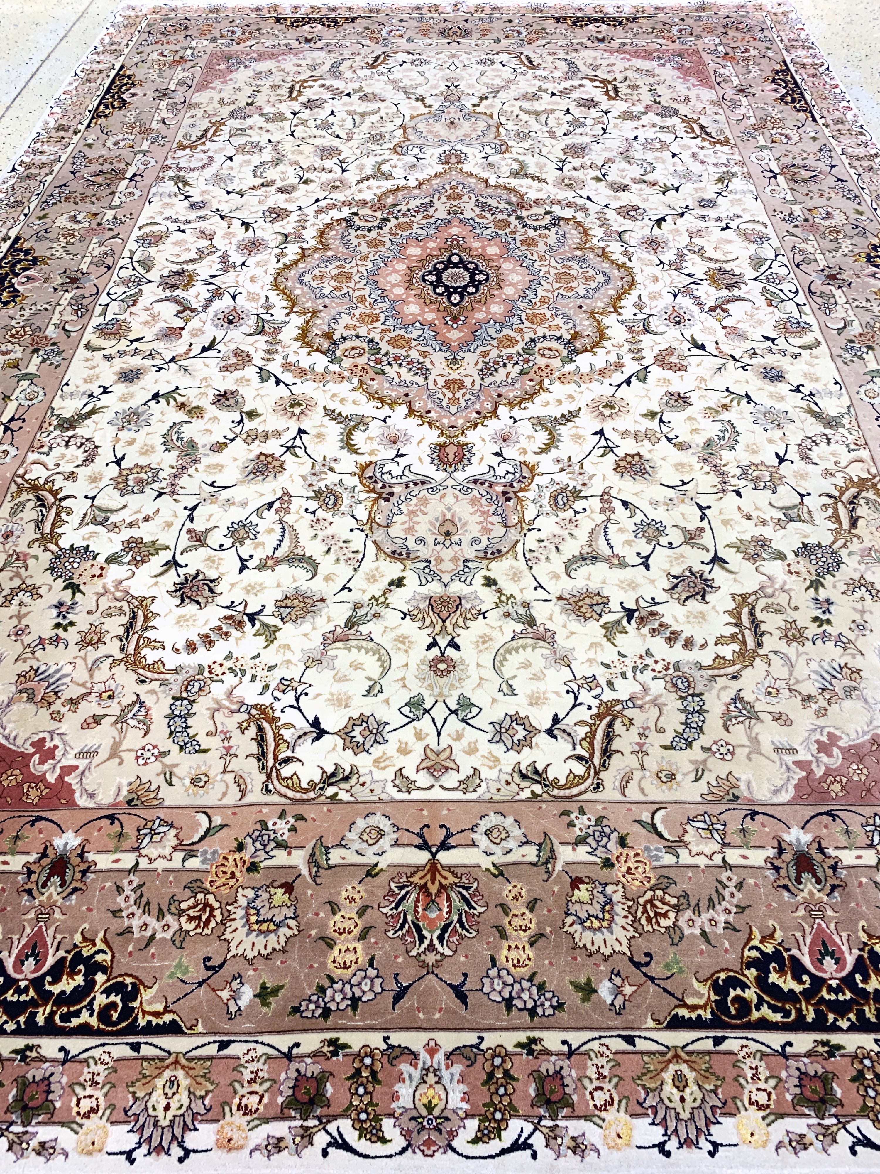 Detail j: Täbriz fein(50 Raj), Persien, Mitte 20.Jhd,Korkwolle mit Seide, ca. 360 x 250 cm, ca. 500.000 Kn/qm, EHZ: 2