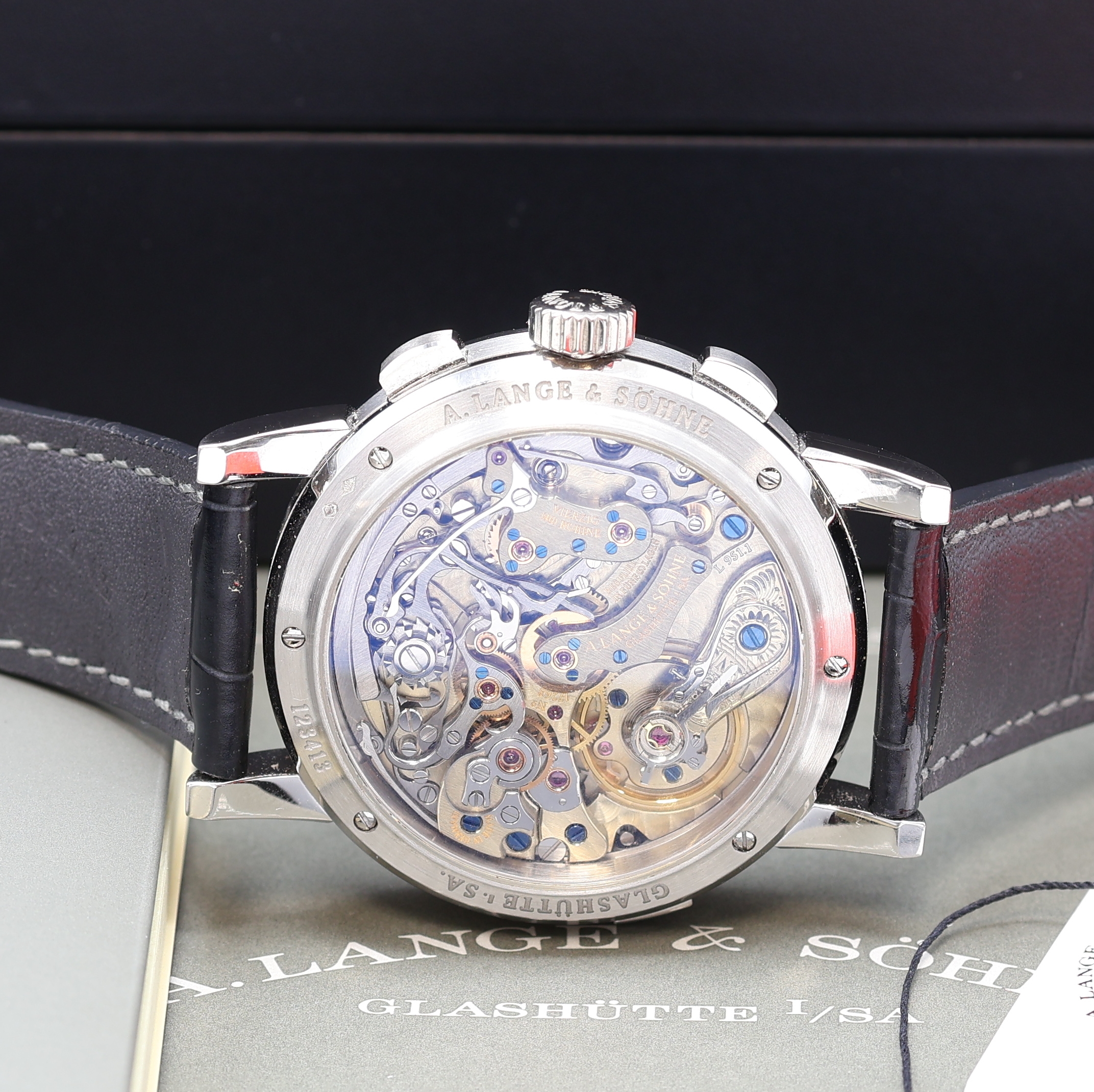 Detail f: A. LANGE & SÖHNE Schaltradchronograph Datograph Flyback in Platin Referenz 403.035, Deutschland verk. 08/2000, Handaufzug, beids. vergl. Geh., Boden ...
