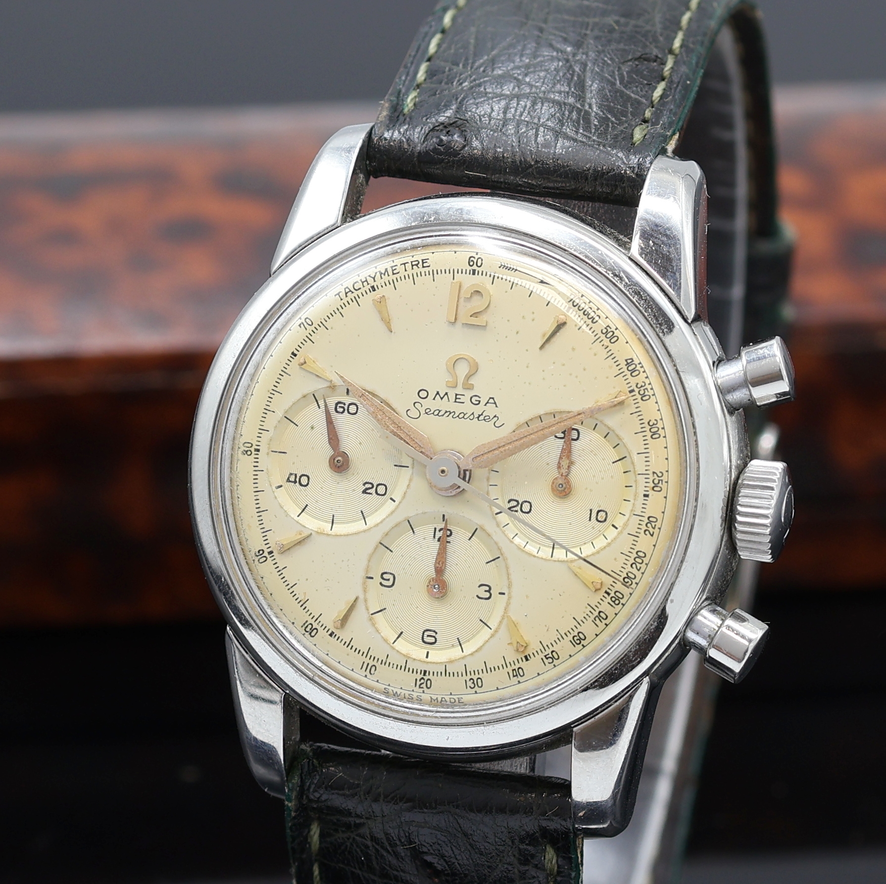 Detail a: OMEGA Seamaster Schaltradchronograph Referenz CK 2907/2 mit Kaliber 321, Schweiz um 1959, Handaufzug, 3-teil. Stahlgehäuse, Boden und Glasrand ...