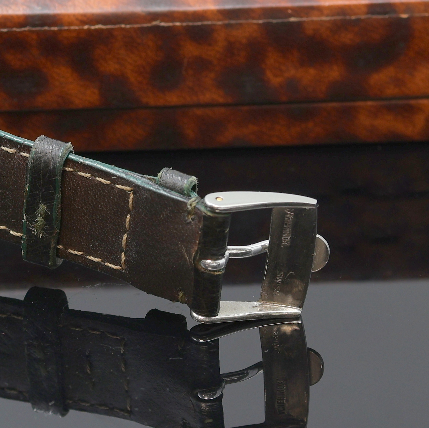 Detail c: OMEGA Seamaster Schaltradchronograph Referenz CK 2907/2 mit Kaliber 321, Schweiz um 1959, Handaufzug, 3-teil. Stahlgehäuse, Boden und Glasrand ...