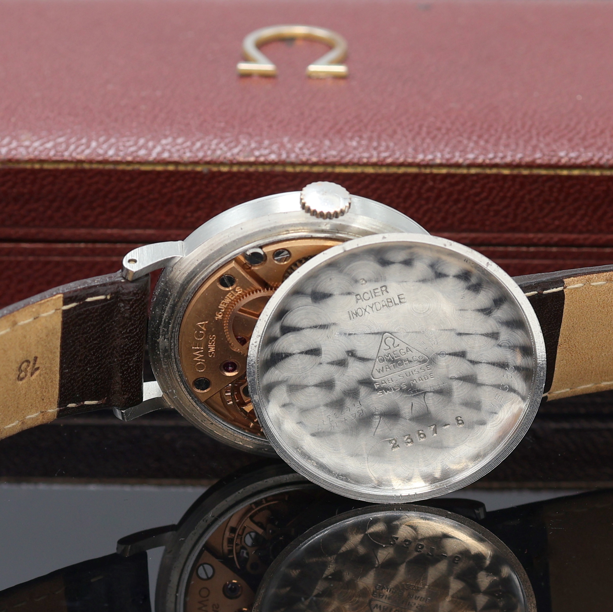 Detail g: OMEGA große Chronometer Herrenarmbanduhr Referenz 2367-6, Handaufzug, Schweiz um 1946, 3-teil. Edelstahlgeh. inkl. Lederband m. orig. Dornschl., ...