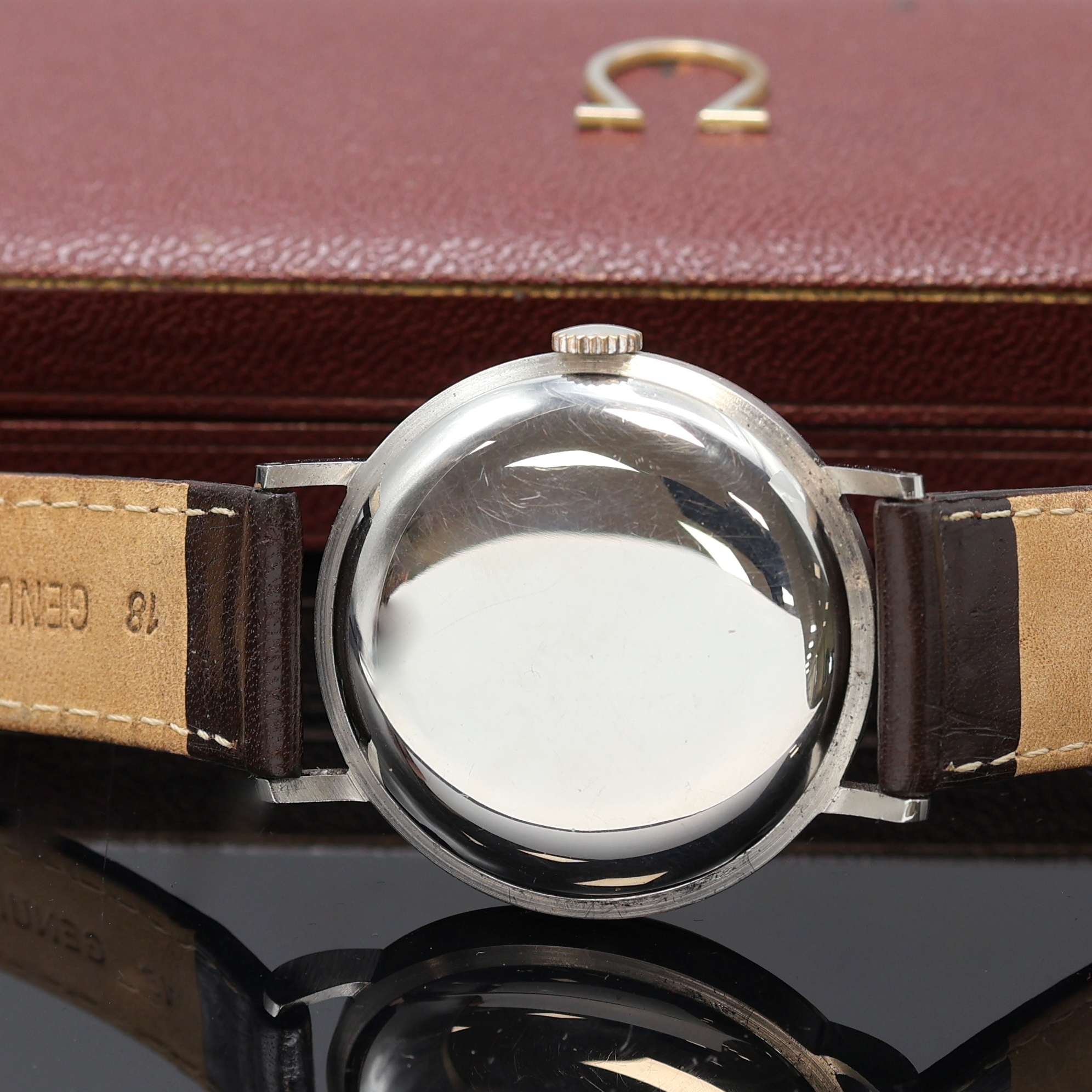 Detail h: OMEGA große Chronometer Herrenarmbanduhr Referenz 2367-6, Handaufzug, Schweiz um 1946, 3-teil. Edelstahlgeh. inkl. Lederband m. orig. Dornschl., ...