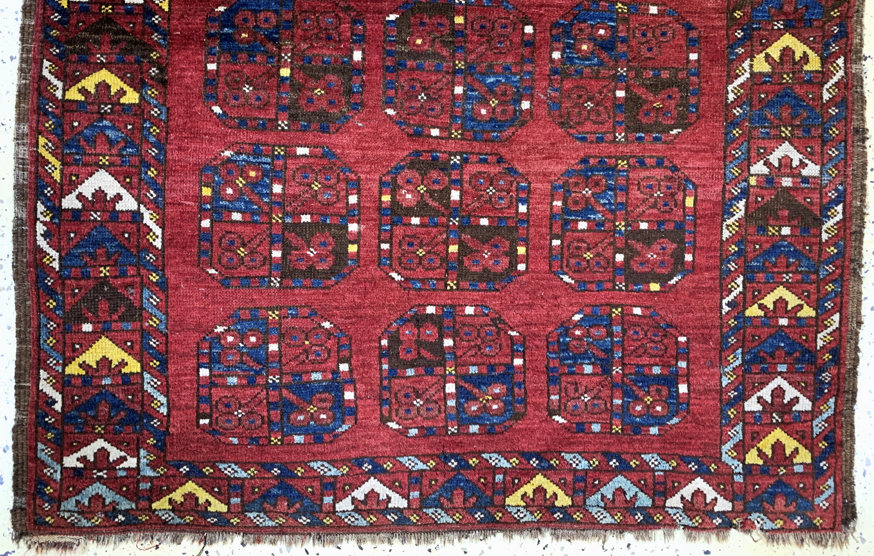 Detail b: Ersari"Herdteppich"antik, Turkmenistan, 19.Jhd, Wolle auf Wolle, ca. 127 x 102 cm, EHZ: 4