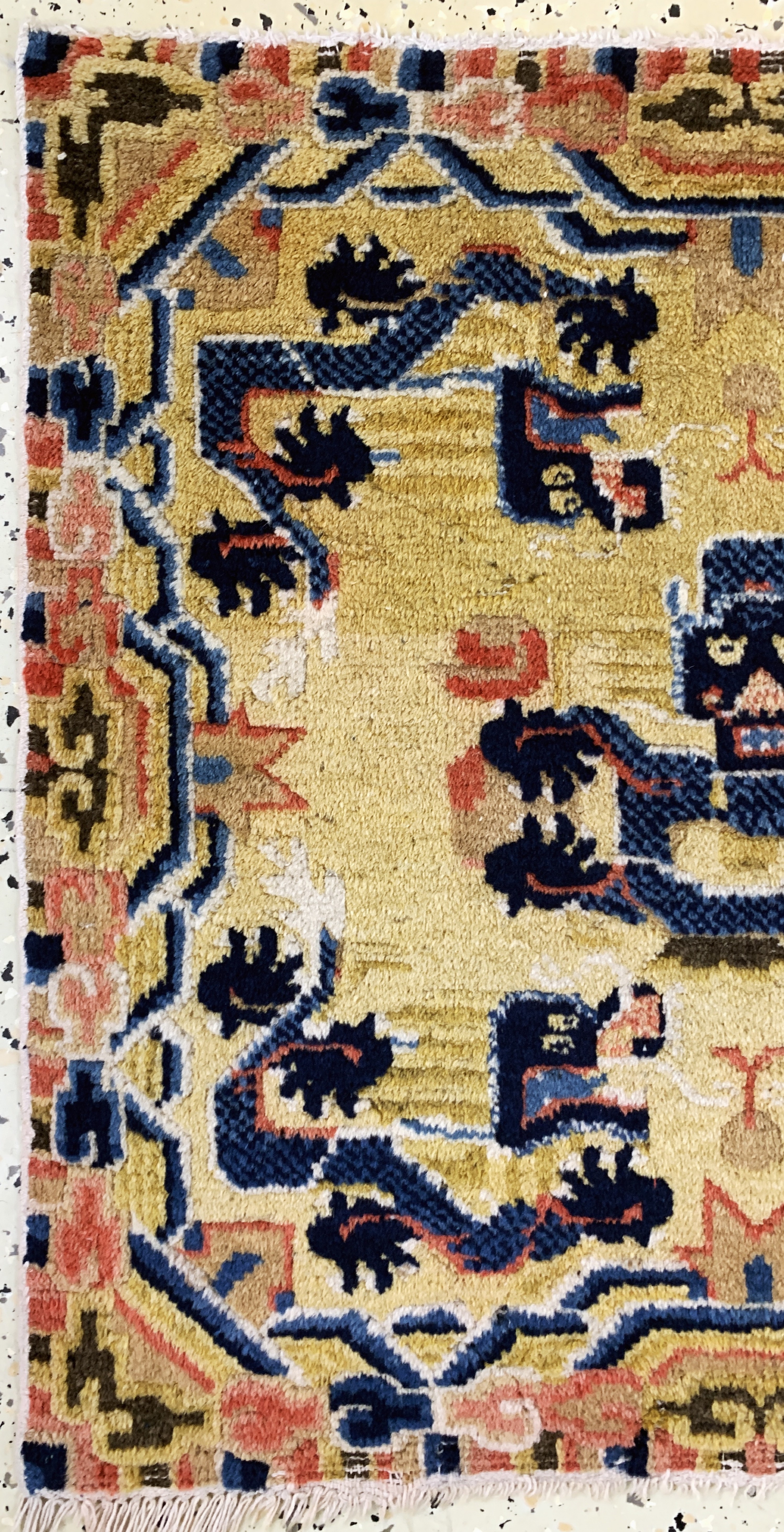 Detail b: Ning Hsia Sitzbank-Teppich, China, 19.Jhd, Wolle auf Baumwolle, ca. 65 x 67 cm, EHZ: 3
