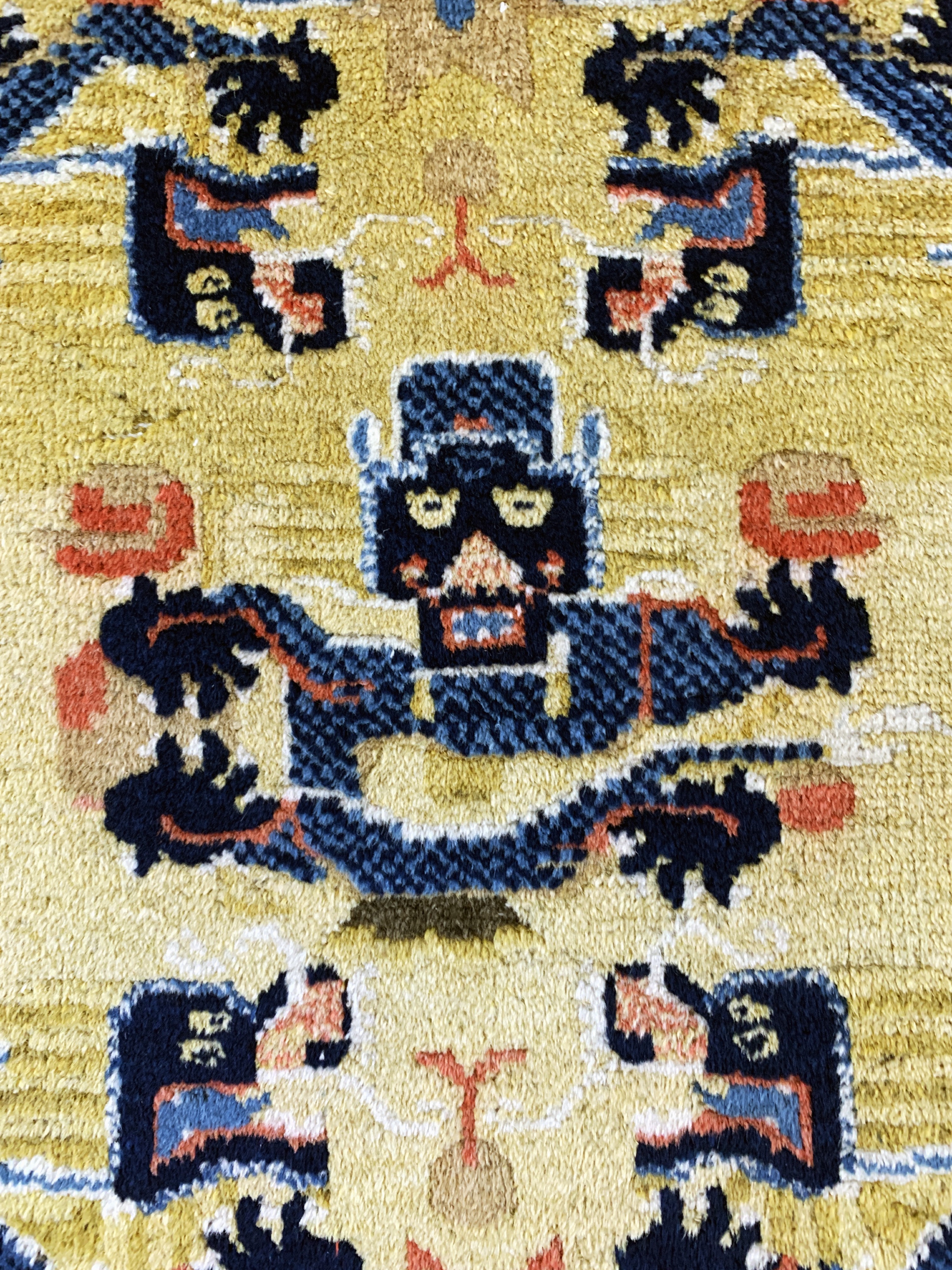 Detail c: Ning Hsia Sitzbank-Teppich, China, 19.Jhd, Wolle auf Baumwolle, ca. 65 x 67 cm, EHZ: 3