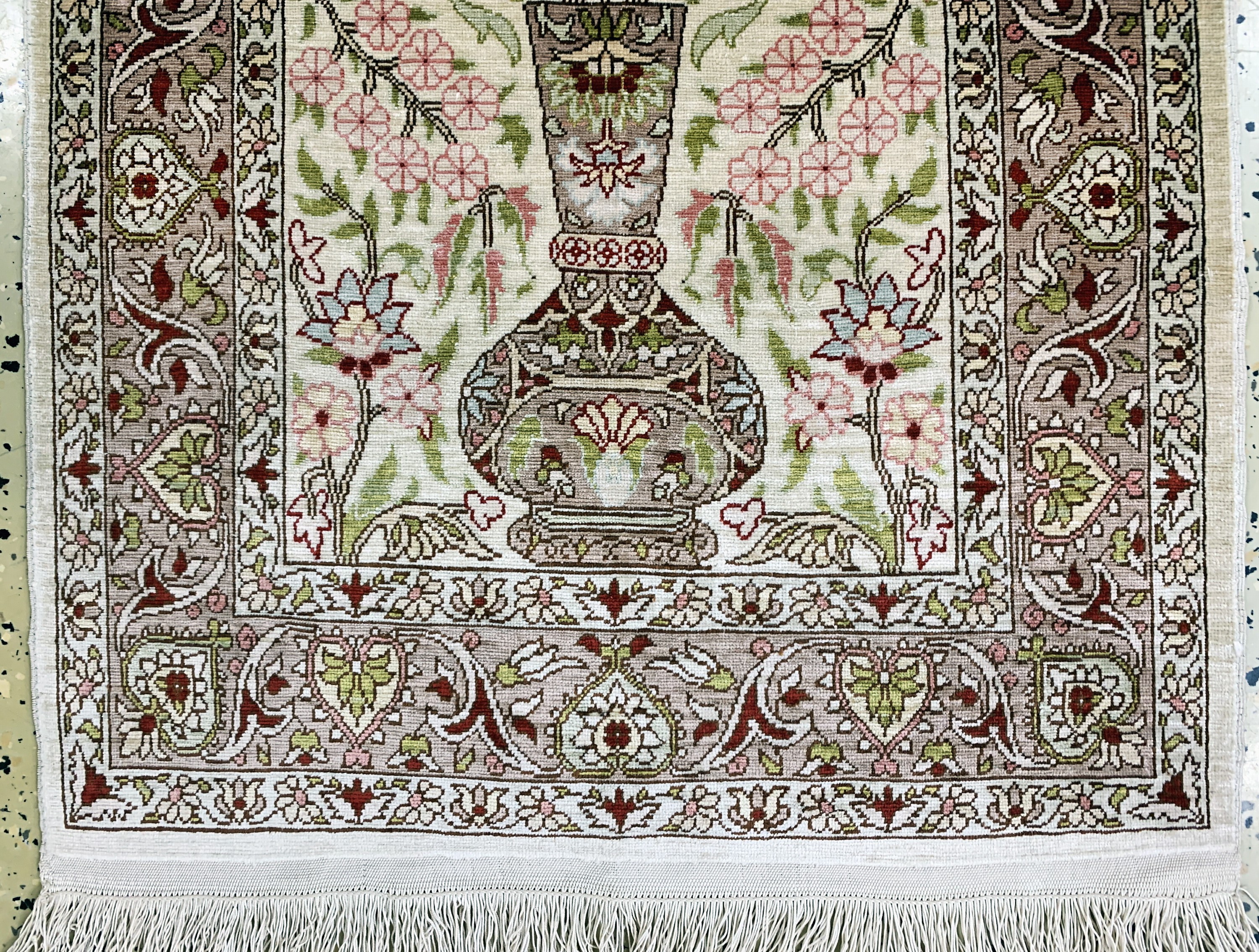 Detail a: Hereke Seide fein signiert, Türkei, Mitte 20.Jhd, reine Naturseide, ca. 78 x 52 cm, EHZ:1-2