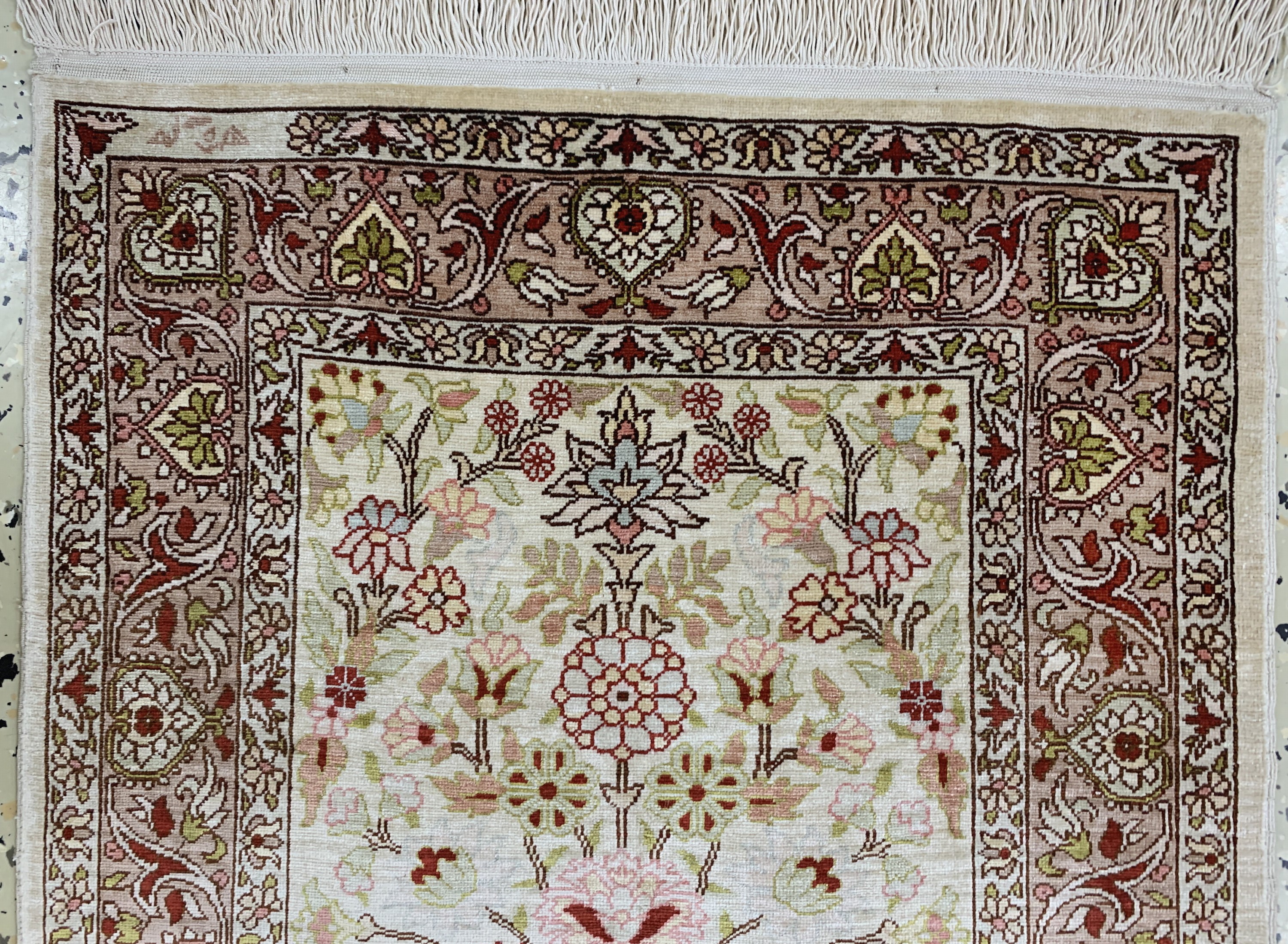 Detail b: Hereke Seide fein signiert, Türkei, Mitte 20.Jhd, reine Naturseide, ca. 78 x 52 cm, EHZ:1-2
