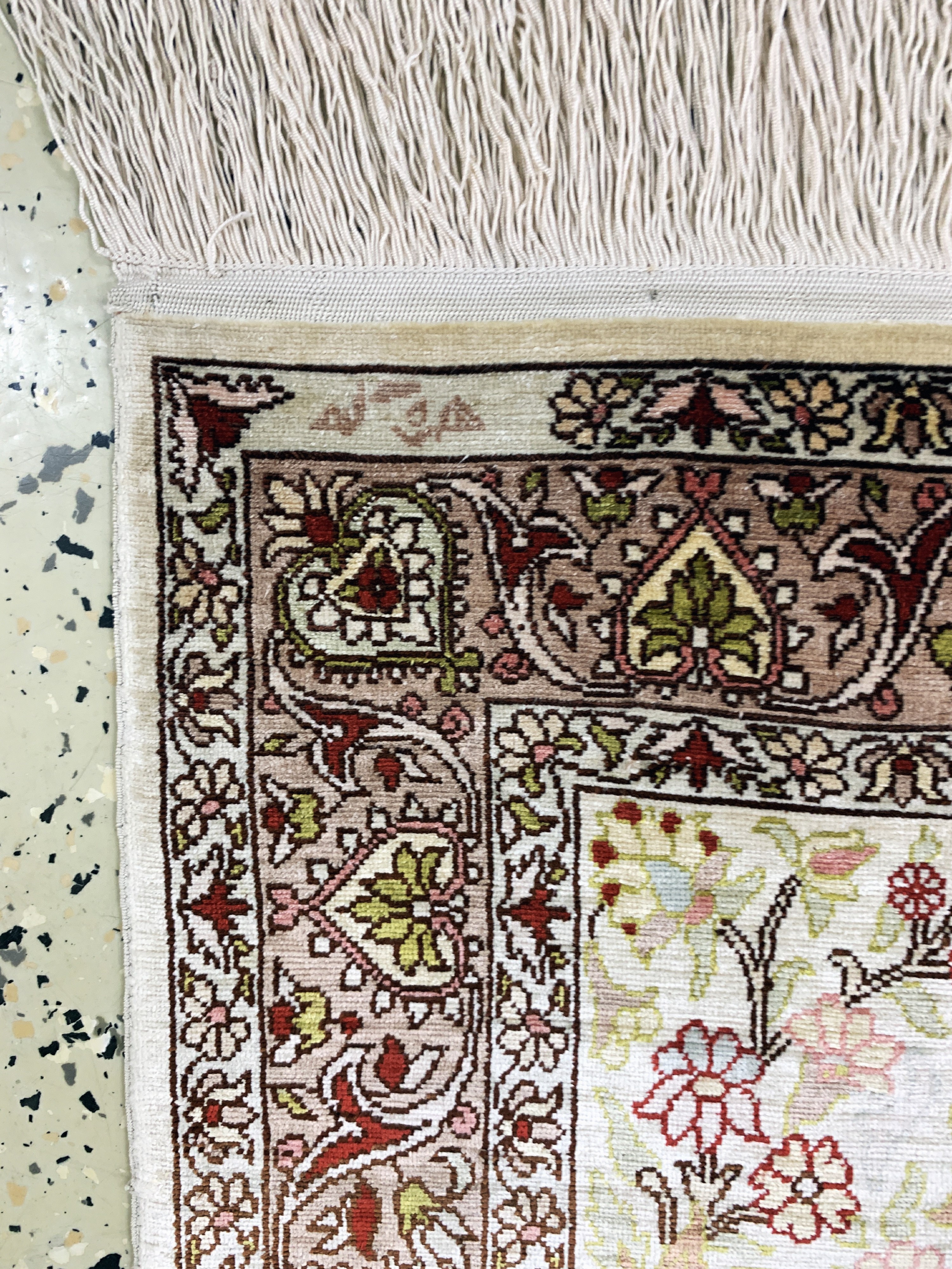 Detail c: Hereke Seide fein signiert, Türkei, Mitte 20.Jhd, reine Naturseide, ca. 78 x 52 cm, EHZ:1-2