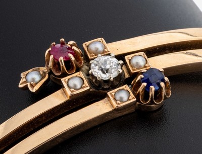 27115883a - 14 kt Gold Rubin-Saphir-Diamant-Perl-Armreif, um 1890-1900, RG 585/000, asymm. ...