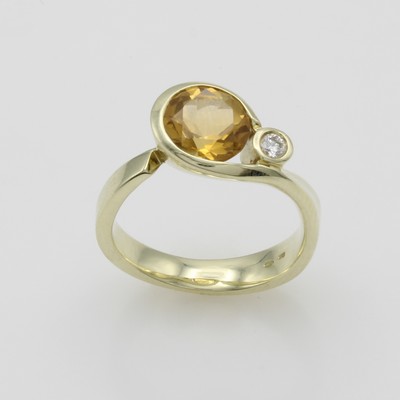 Image 27115888a - Ring mit Citrin und Brillant, GG 585/000, Ringschiene asymmetr. gearb., fac. Citrin 1.8 ...
