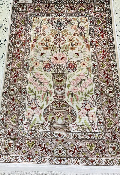 27115898e - Hereke Seide fein signiert, Türkei, Mitte 20.Jhd, reine Naturseide, ca. 78 x 52 cm, ...