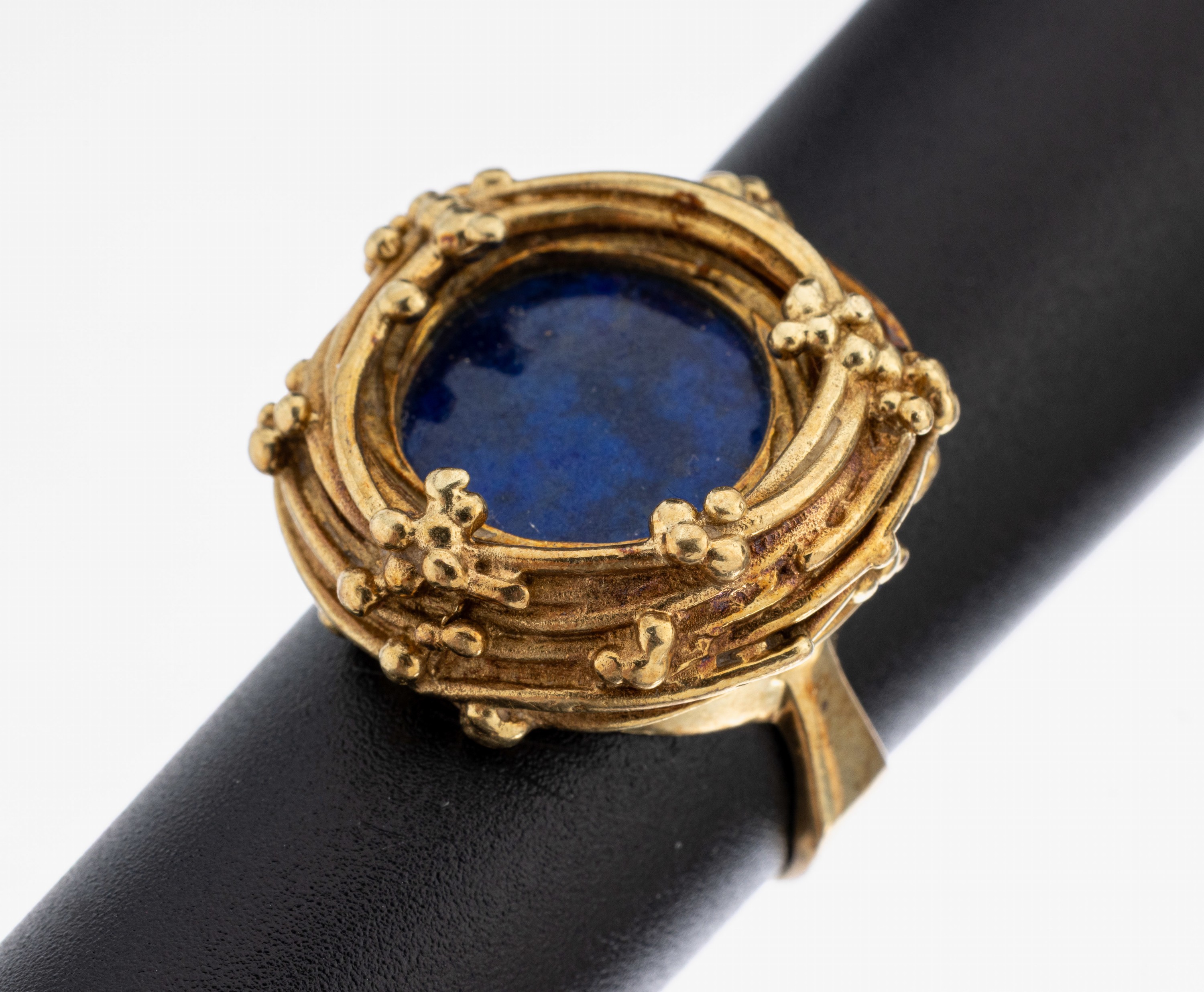 Image 27115925 - 14 kt Gold Lapislazuli-Ring, 1960er Jahre, GG 585/000, abstrakt organisches Design, ...