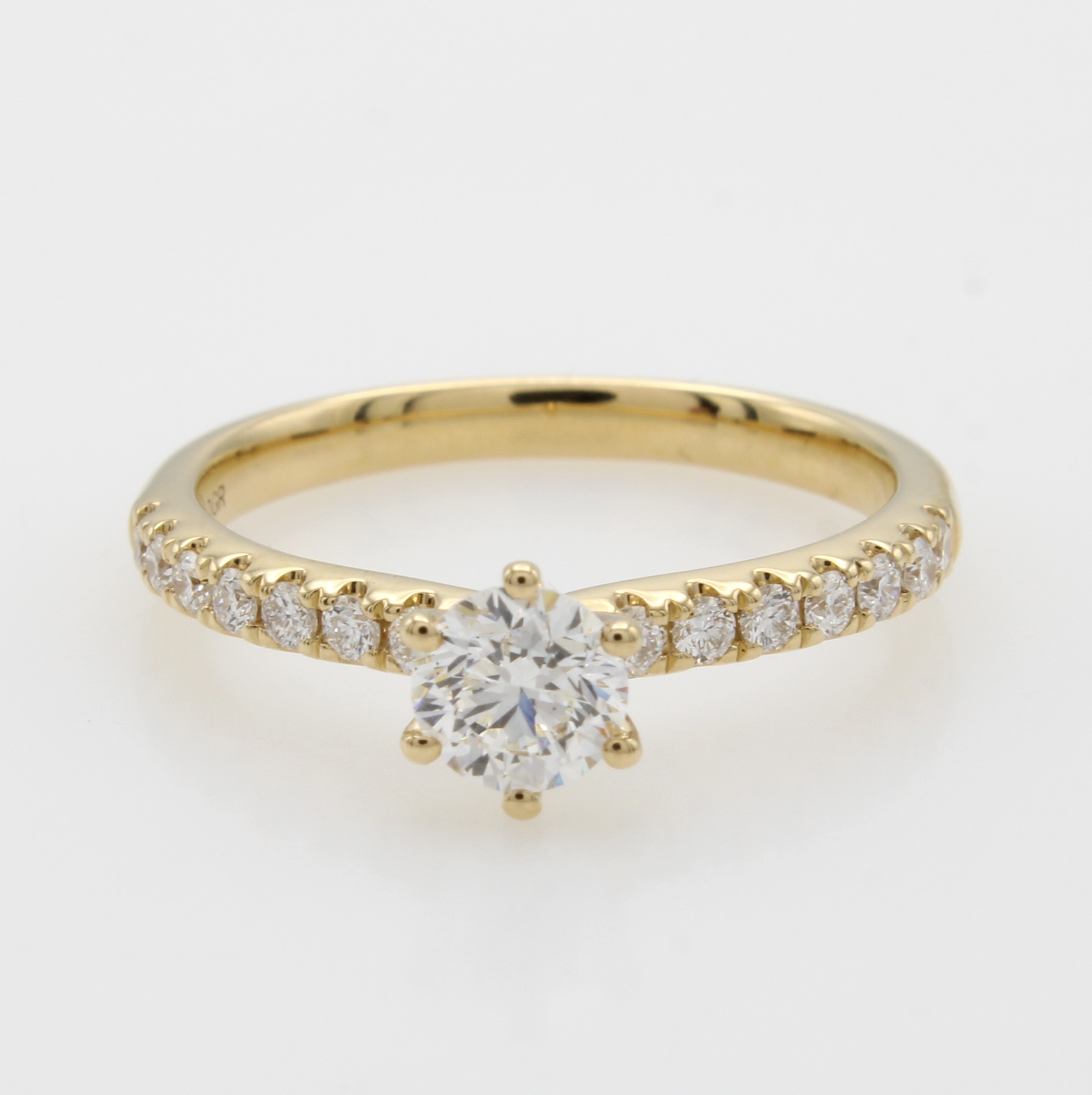 Image 27115938 - Ring mit Brillanten, GG 750/000, 1 Brill. mittig gef. 0.50 ct Weiß/si u. Besatzbrill. ...