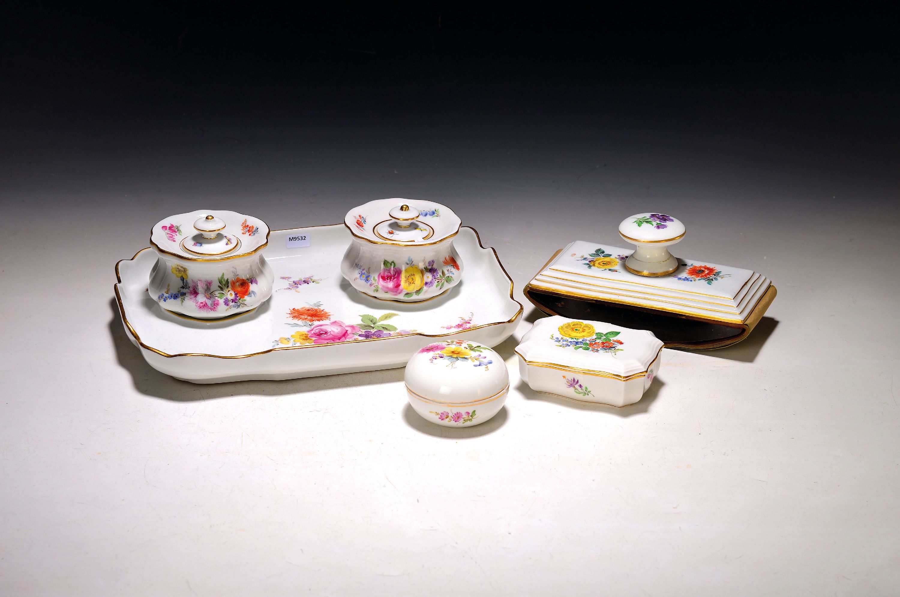 Image 27115940 - Tintenzeug, Meissen, um 1880-1924, Schale, zwei Tintenfässer und Löschwalze, dazu kl. ...