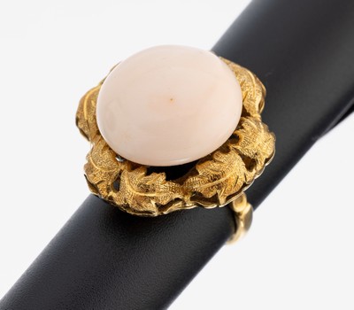 Image 18 kt Gold Korallen-Ring, 1950er Jahre, GG 750/000, mittig runder Engelhautkorallen- ...
