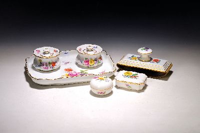 Image Tintenzeug, Meissen, um 1880-1924, Schale, zwei Tintenfässer und Löschwalze, dazu kl. ...