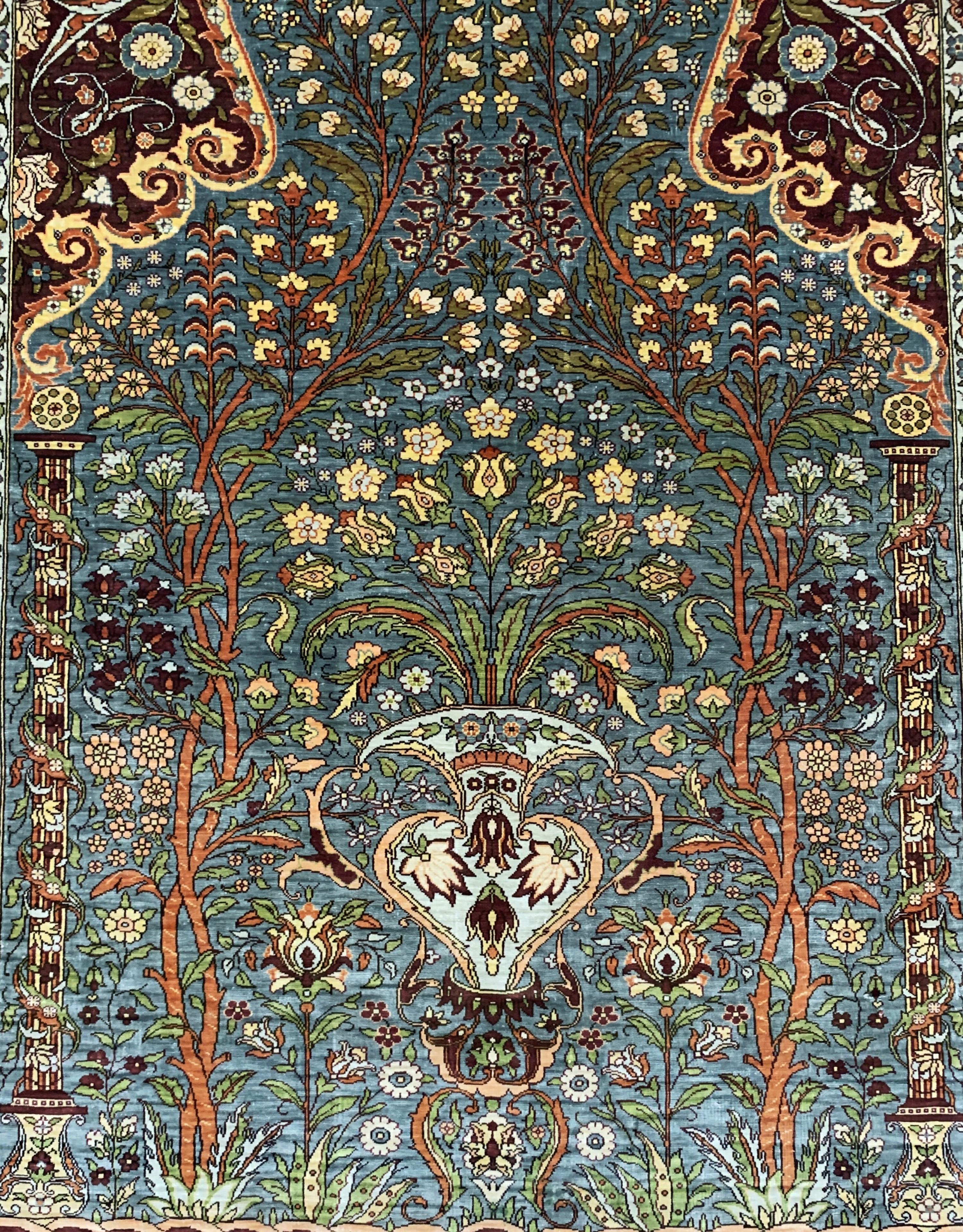 Detail c: Hereke Seide fein sign., Türkei, Ende 20.Jhd., reine Naturseide, ca. 135 x 105 cm, EHZ: 1-2