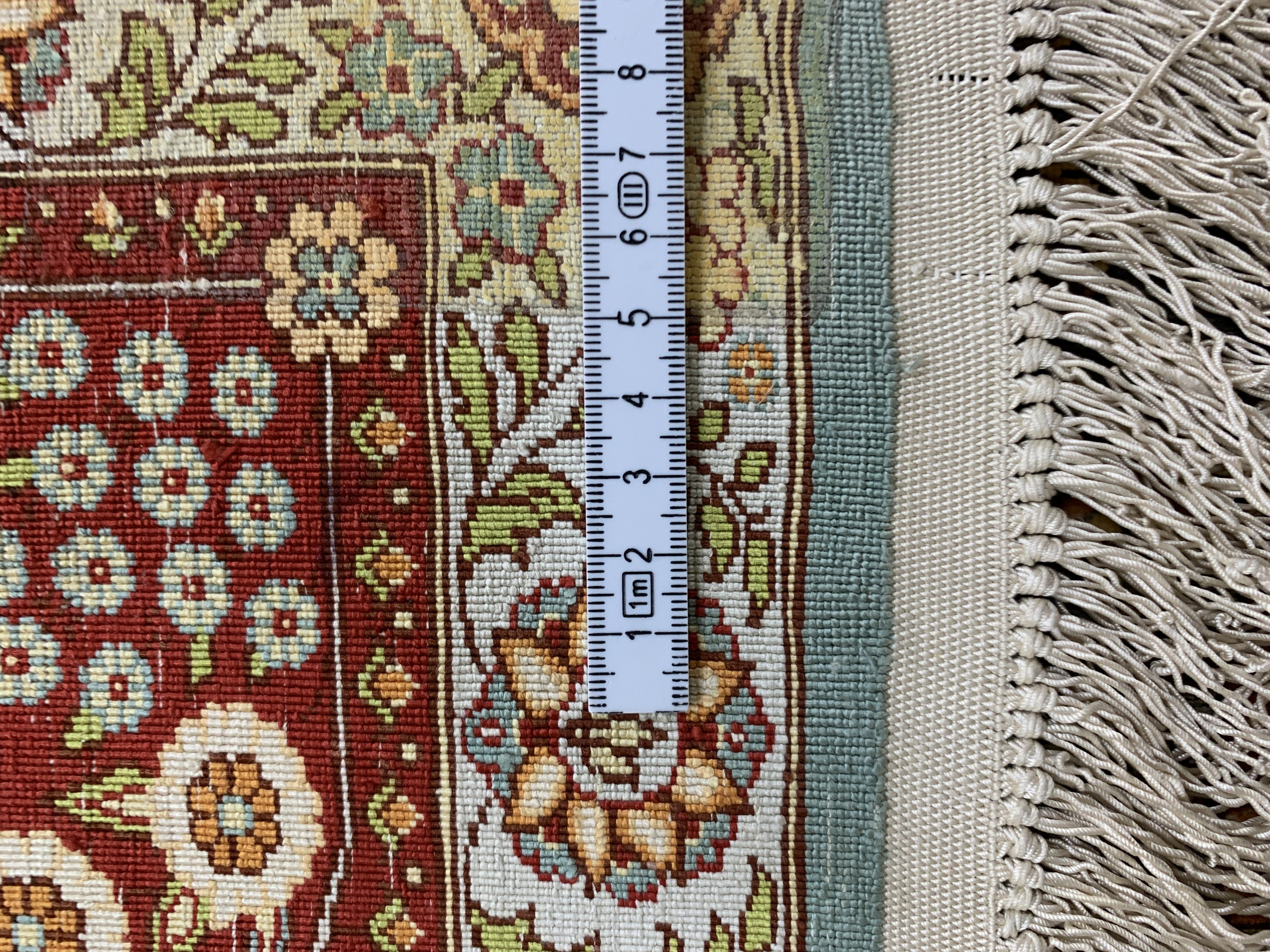 Detail h: Hereke Seide fein sign., Türkei, Ende 20.Jhd., reine Naturseide, ca. 135 x 105 cm, EHZ: 1-2
