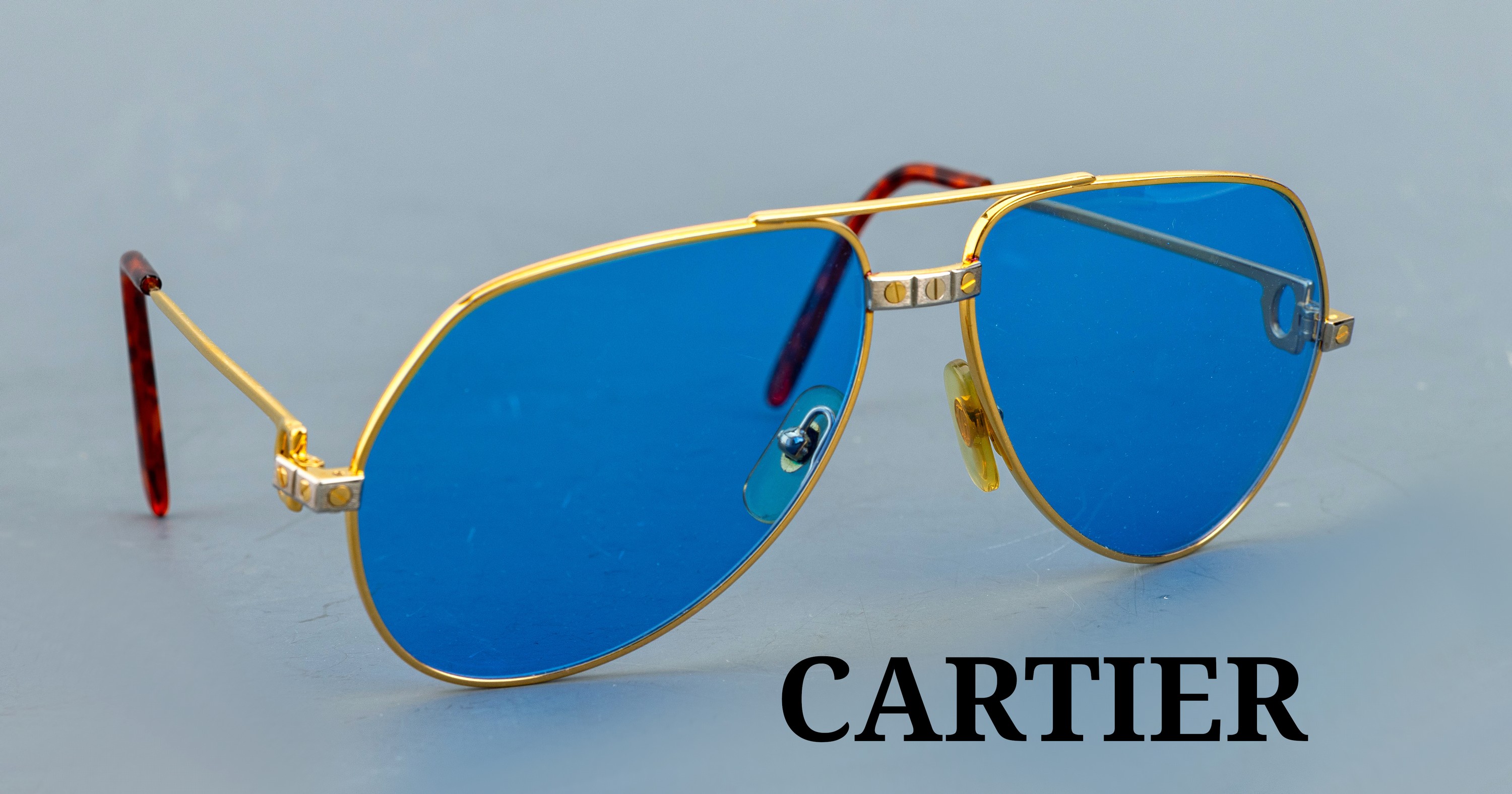 Image 27116051 - CARTIER Sonnenbrille, Modell Santos, Metallverg., blaue Gläser, Bügellänge 130, ...