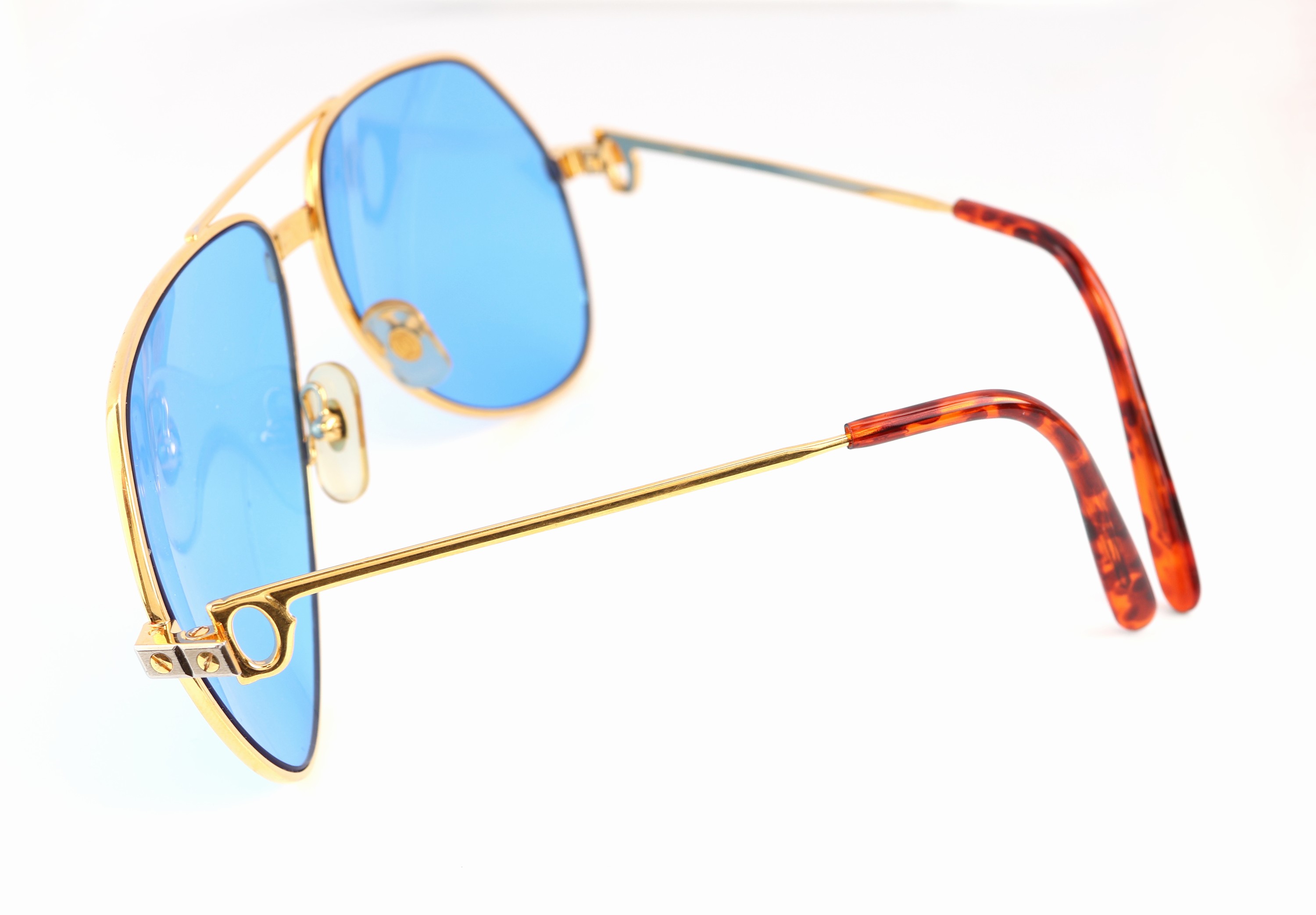 Detail b: CARTIER Sonnenbrille, Modell Santos, Metallverg., blaue Gläser, Bügellänge 130, schildpattfarb. Bügelenden, sign.
