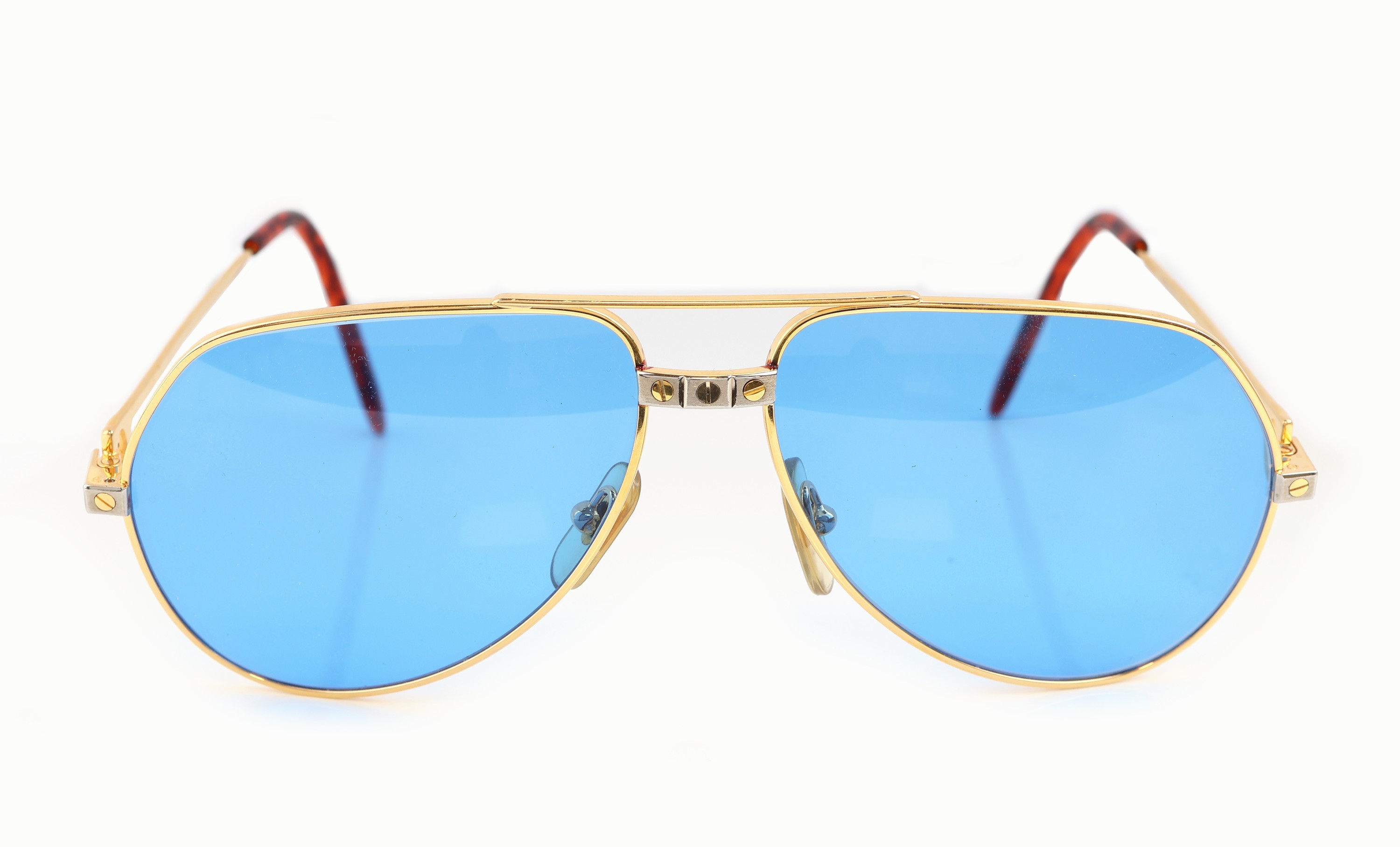 Detail d: CARTIER Sonnenbrille, Modell Santos, Metallverg., blaue Gläser, Bügellänge 130, schildpattfarb. Bügelenden, sign.