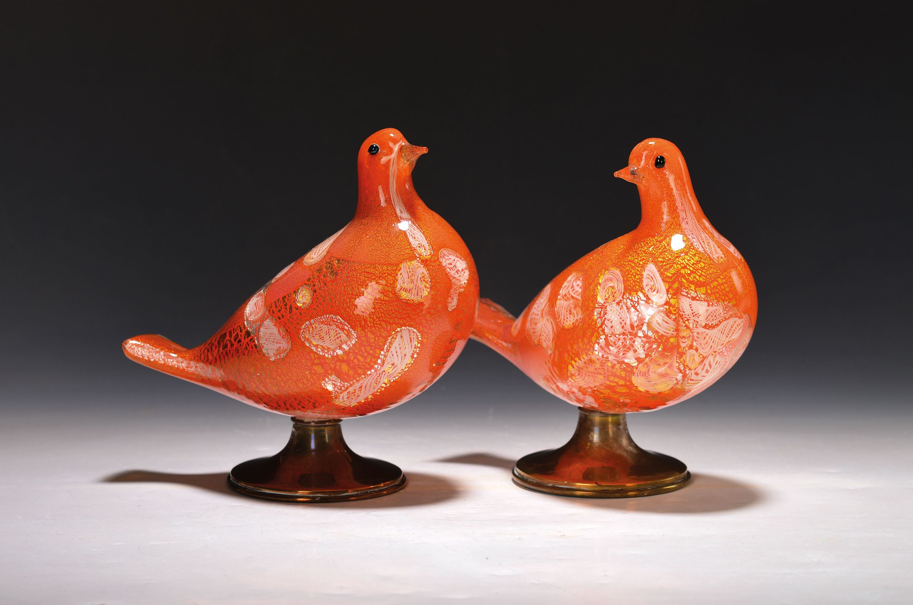 Image 27116062 - Paar Glasskulpturen, Murano, 20. Jh., Taubenpaar, mundgeblasenes Glas mit roten, ...