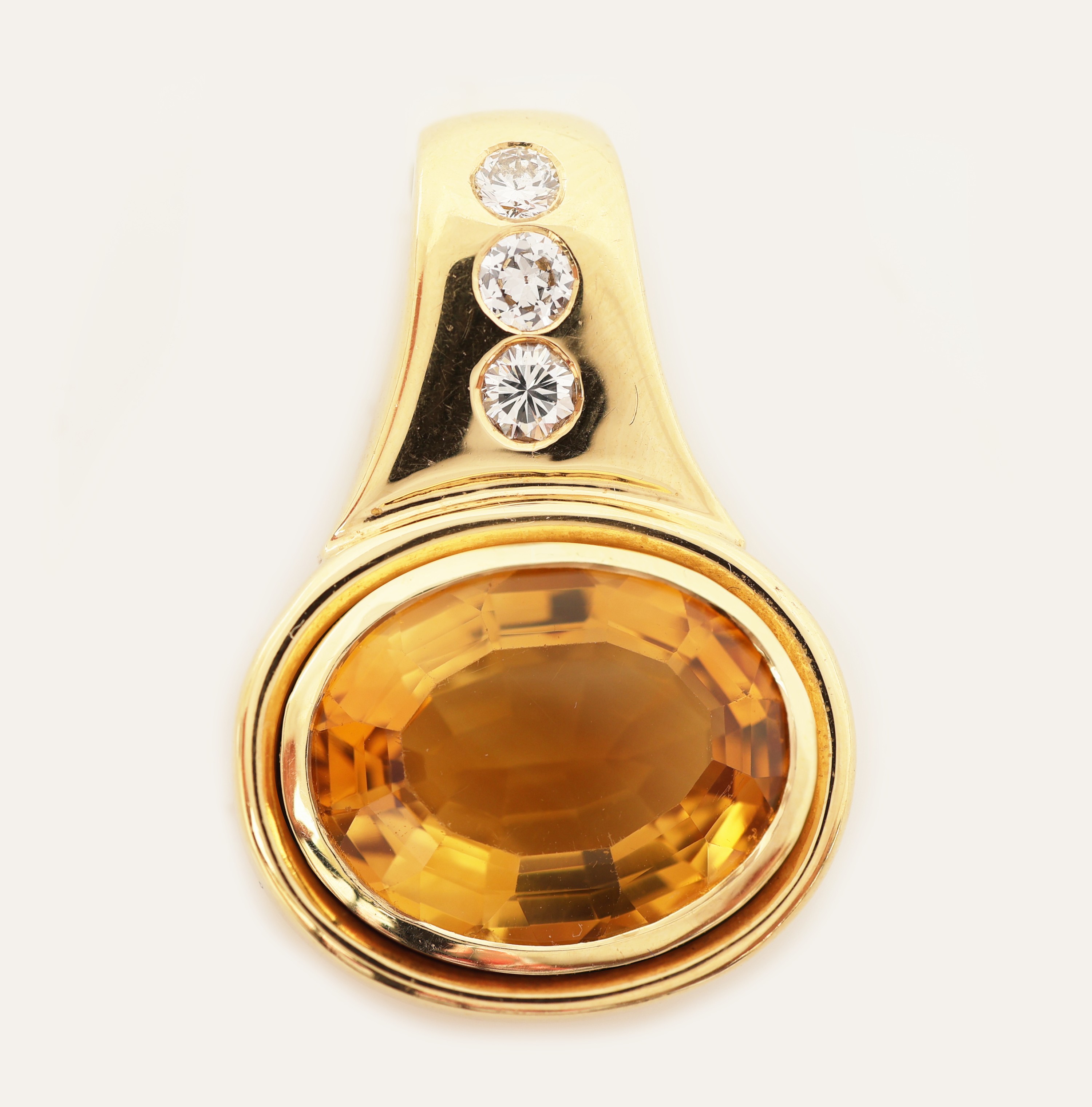 Detail c: 18 kt Gold Citrin-Diamant-Clipanhänger, GG 750/000, qualitätvolle Verarbeitung, ovalfacett. Citrin ca. 12.00 ct, 2 Brillanten zus. ca. 0.32 ct, 1 ...