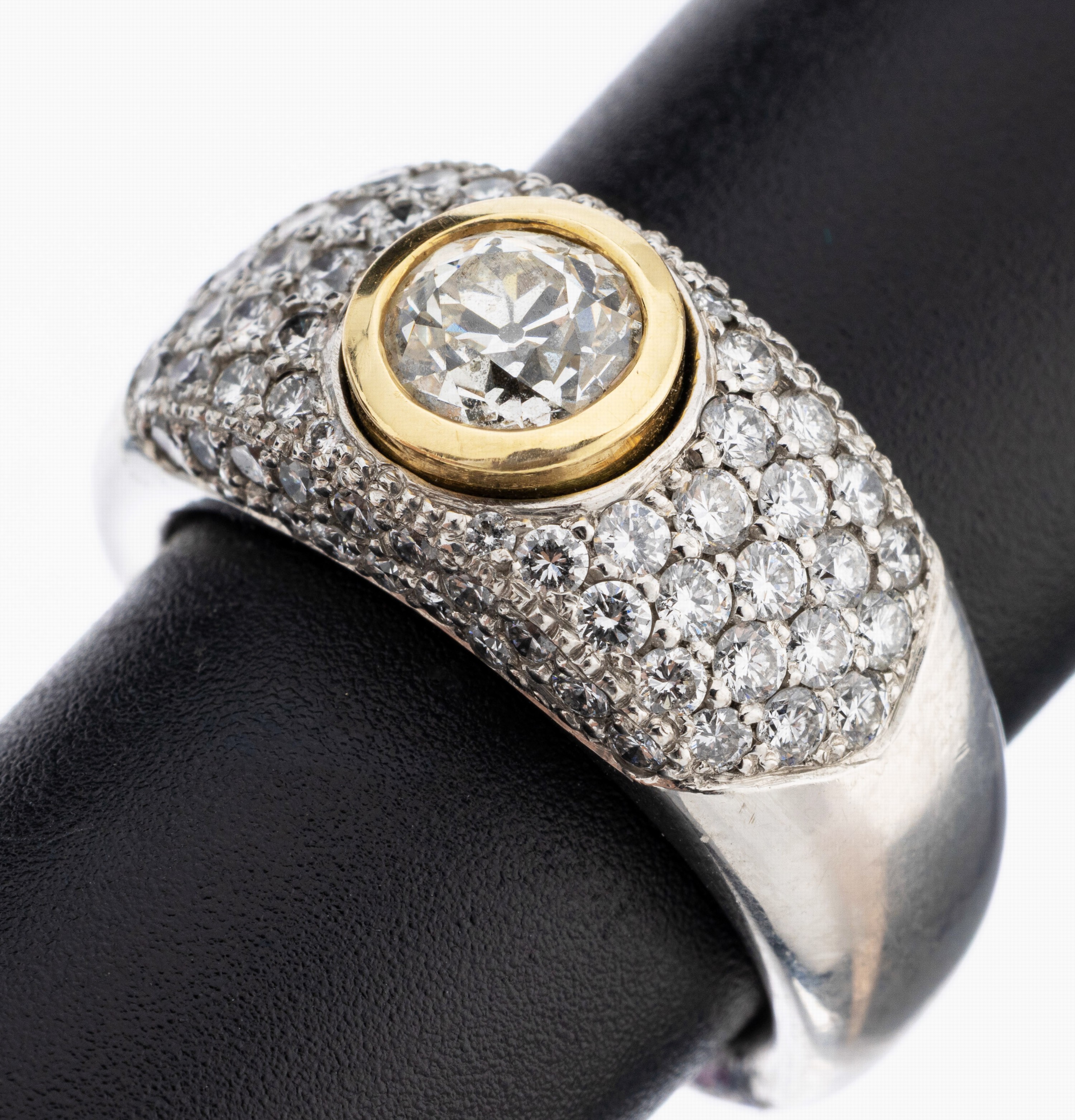 Image 27116071 - Platin Diamant-Ring, Pt 950/000, schwere qualitätvolle Verarbeitung, mittig in GG ...
