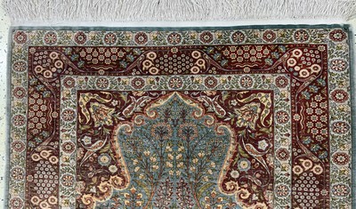 27116046d - Hereke Seide fein sign., Türkei, Ende 20.Jhd., reine Naturseide, ca. 135 x 105 cm, ...
