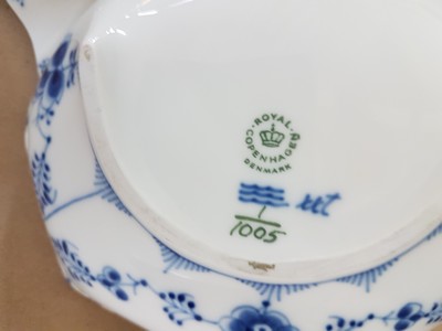 27116081f - Große Servierschale mit Schnecken, Musselmalet Vollspitze, Royal Copenhagen, 1980-84, ...
