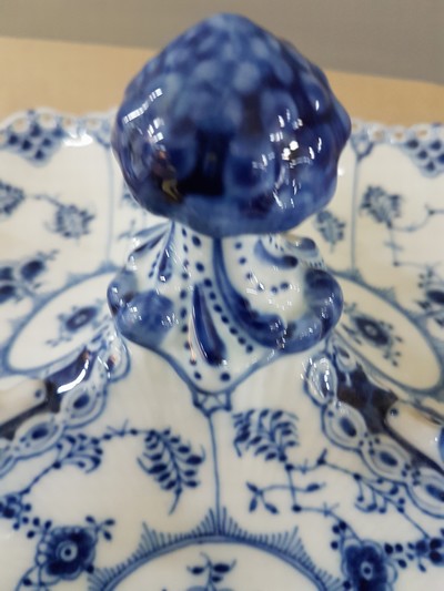 27116081h - Große Servierschale mit Schnecken, Musselmalet Vollspitze, Royal Copenhagen, 1980-84, ...