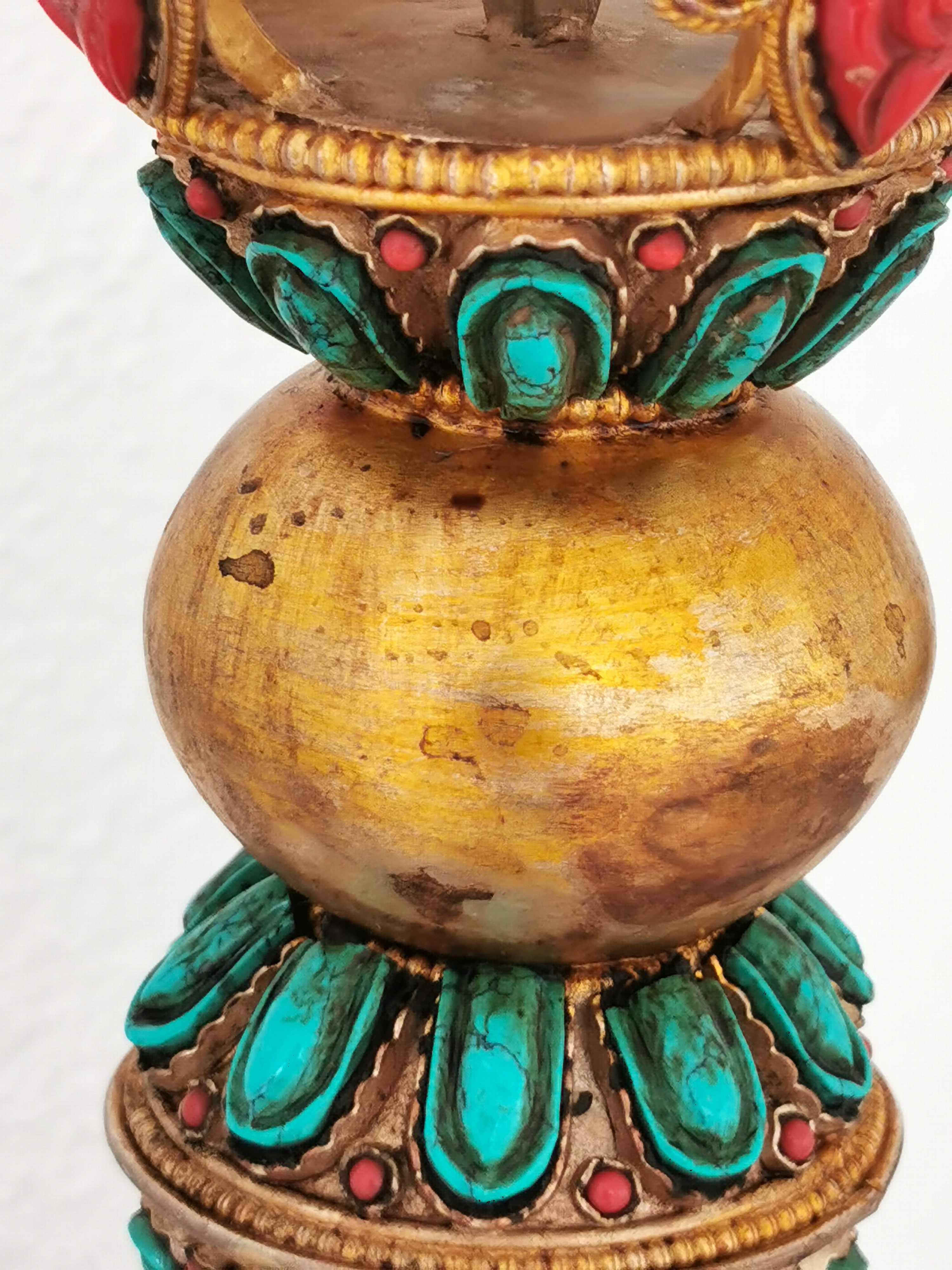 Detail n: Dekorativer Ritualdolch bzw. Kartika, Nepal, 19./20.Jh., Kupfer und wohl Bronze, gold gefasst, flächiger ornamentaler Filigran -Dekor, besetzt mit ...